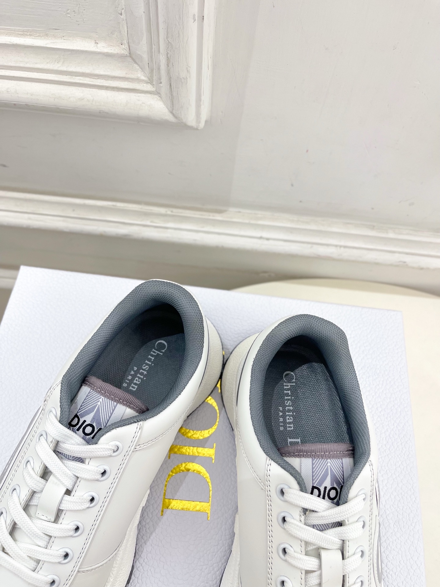 Dior | 迪奥 25𝐬𝐬
🧡💚2025秋冬新品 顶级版本⚠️
专柜主打新款 CD情侣款运动鞋