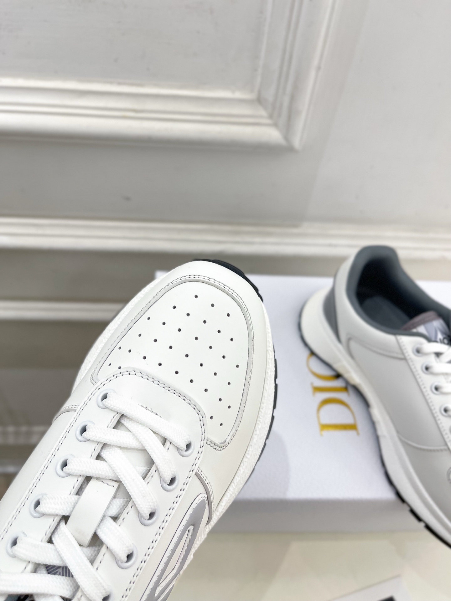 Dior | 迪奥 25𝐬𝐬
🧡💚2025秋冬新品 顶级版本⚠️
专柜主打新款 CD情侣款运动鞋