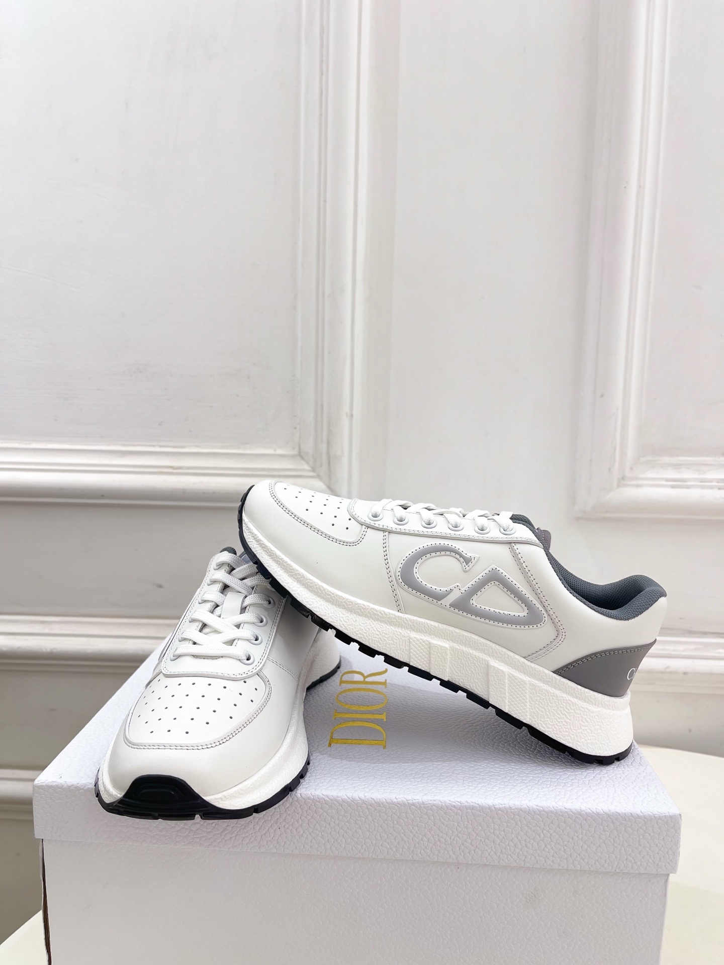 Dior | 迪奥 25𝐬𝐬
🧡💚2025秋冬新品 顶级版本⚠️
专柜主打新款 CD情侣款运动鞋