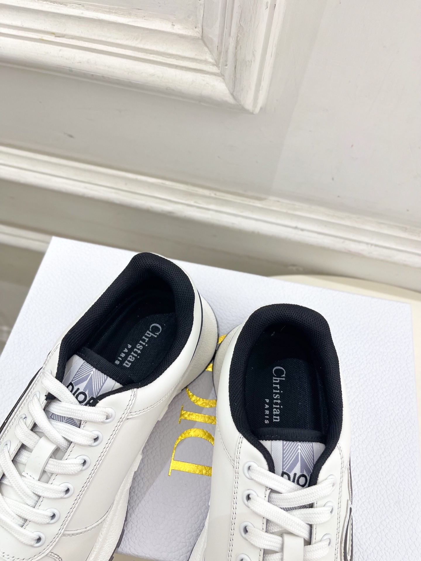 Dior | 迪奥 25𝐬𝐬
🧡💚2025秋冬新品 顶级版本⚠️
专柜主打新款 CD情侣款运动鞋