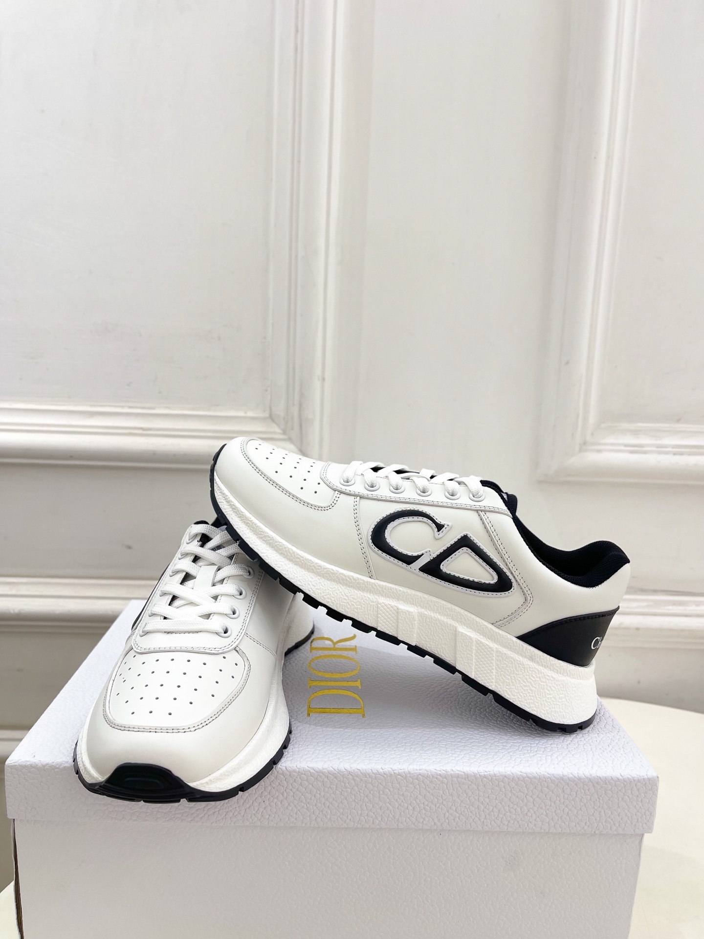 Dior | 迪奥 25𝐬𝐬
🧡💚2025秋冬新品 顶级版本⚠️
专柜主打新款 CD情侣款运动鞋