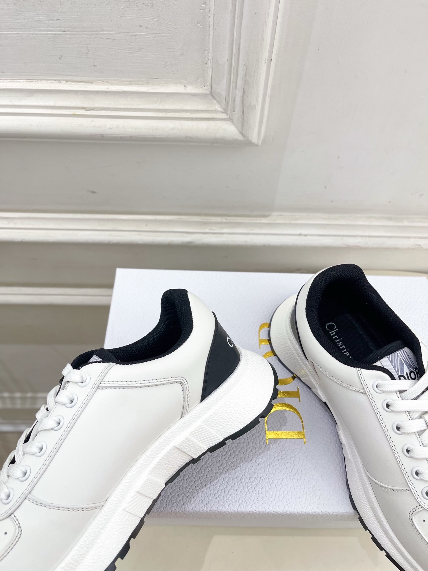 Dior | 迪奥 25𝐬𝐬
🧡💚2025秋冬新品 顶级版本⚠️
专柜主打新款 CD情侣款运动鞋