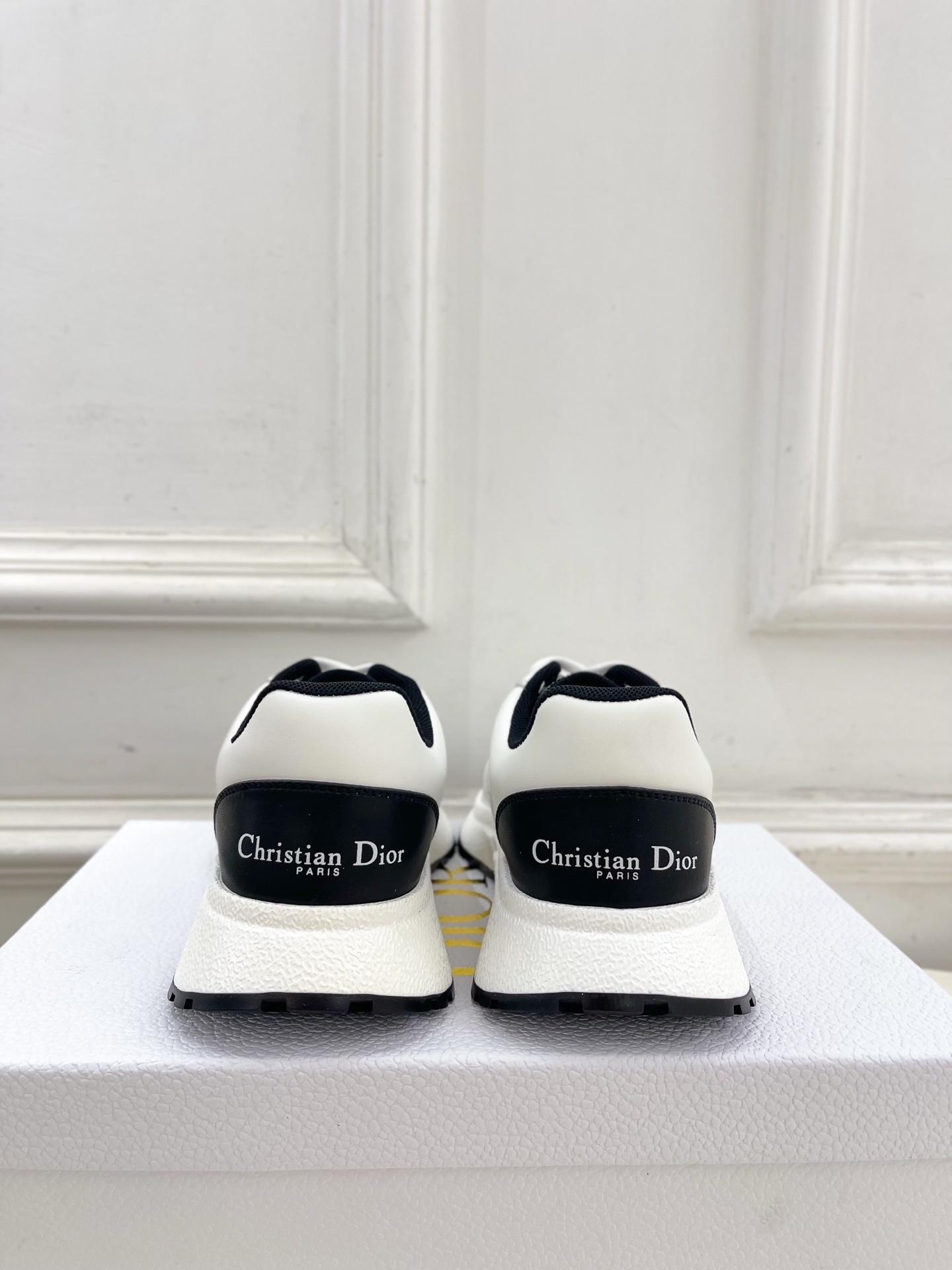 Dior | 迪奥 25𝐬𝐬
🧡💚2025秋冬新品 顶级版本⚠️
专柜主打新款 CD情侣款运动鞋