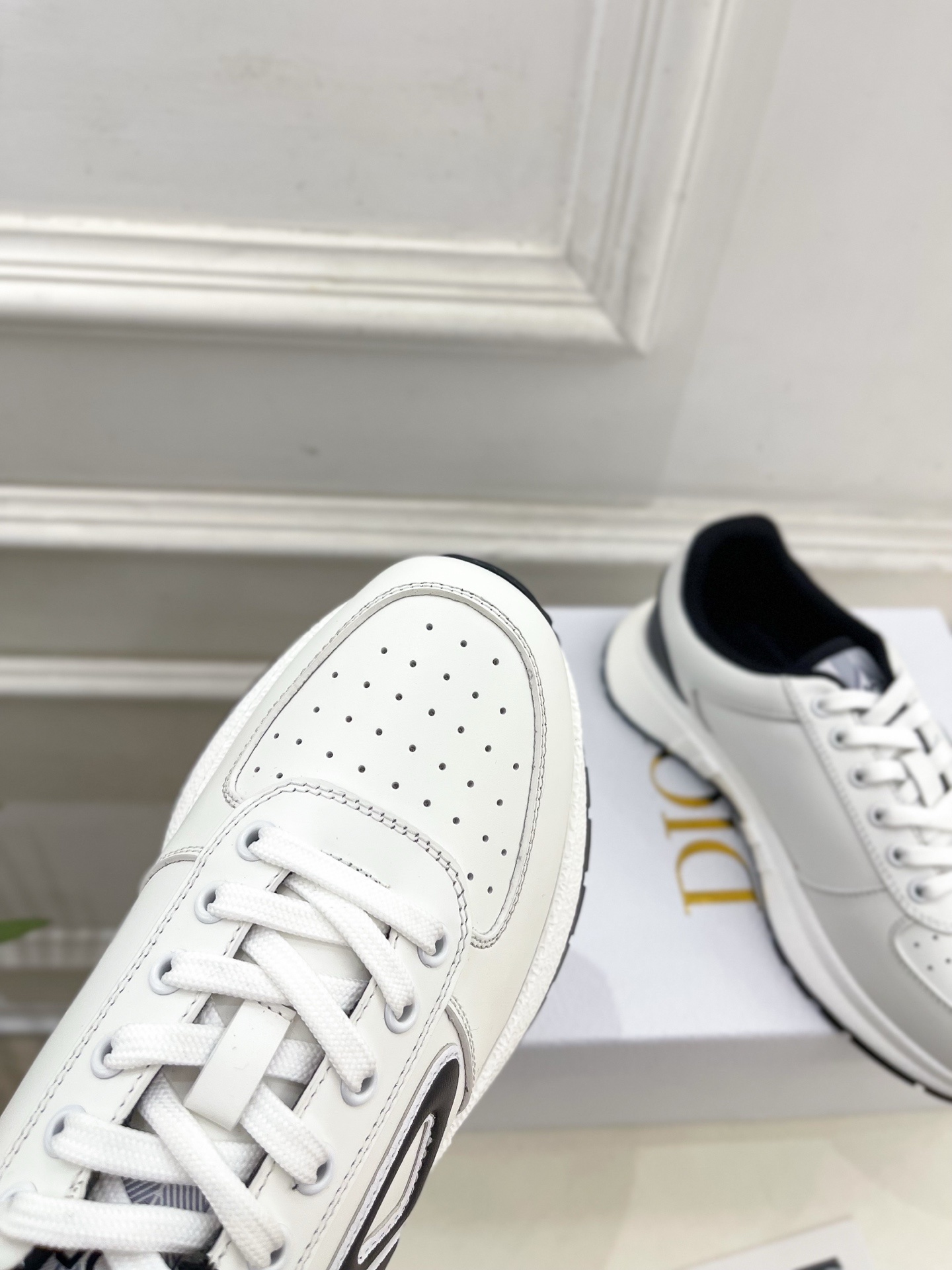 Dior | 迪奥 25𝐬𝐬
🧡💚2025秋冬新品 顶级版本⚠️
专柜主打新款 CD情侣款运动鞋