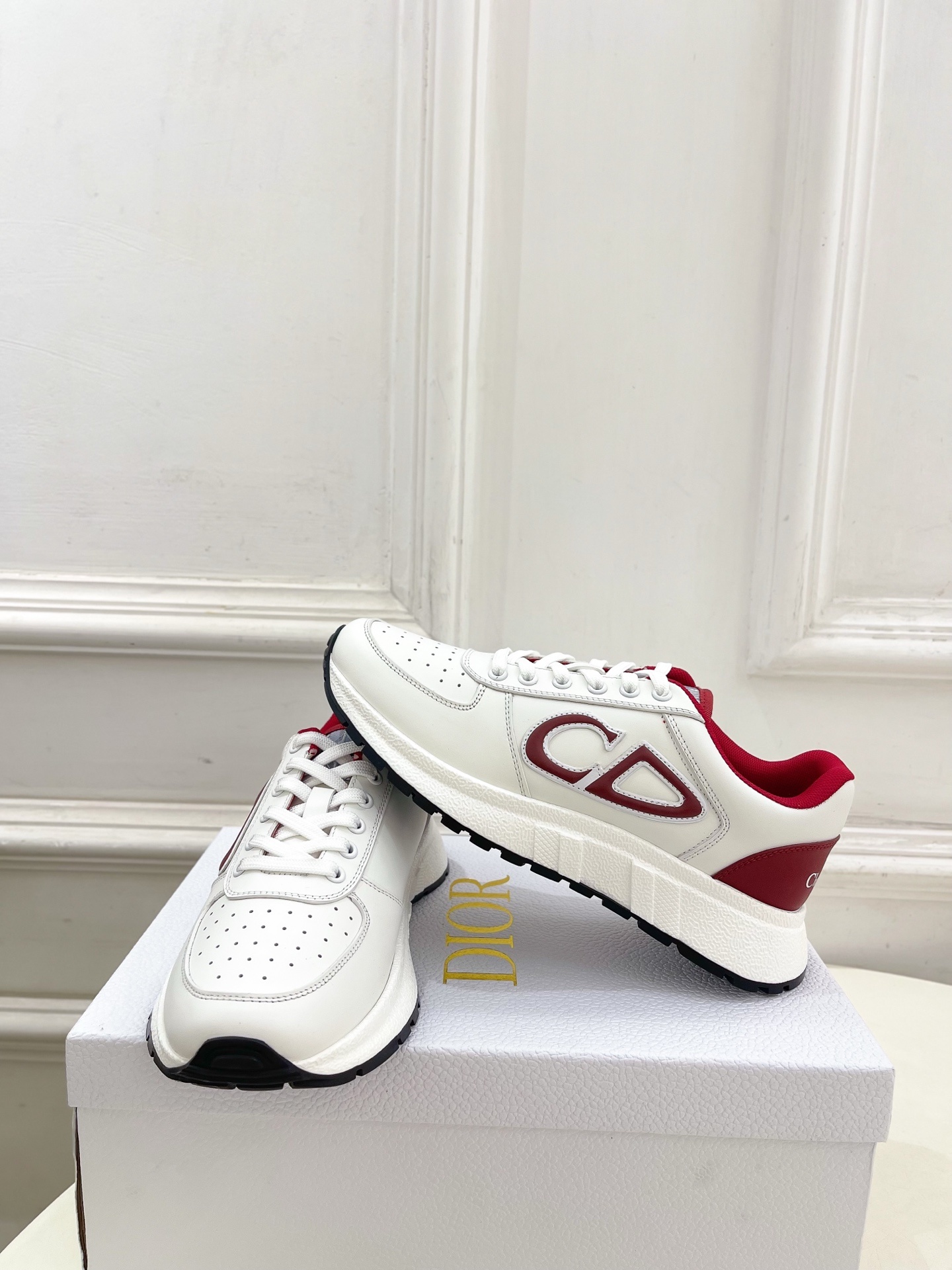 Dior | 迪奥 25𝐬𝐬
🧡💚2025秋冬新品 顶级版本⚠️
专柜主打新款 CD情侣款运动鞋