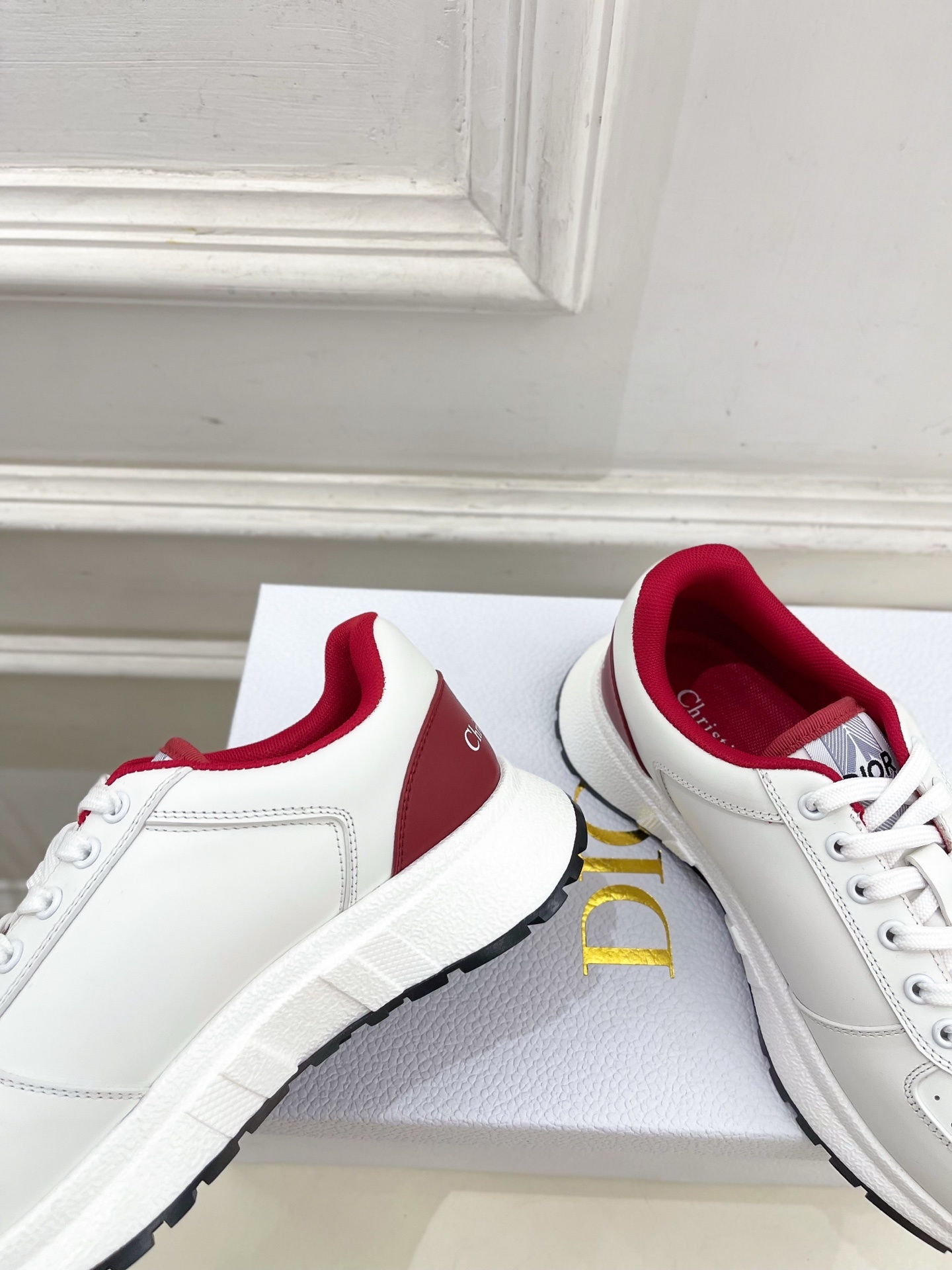 Dior | 迪奥 25𝐬𝐬
🧡💚2025秋冬新品 顶级版本⚠️
专柜主打新款 CD情侣款运动鞋