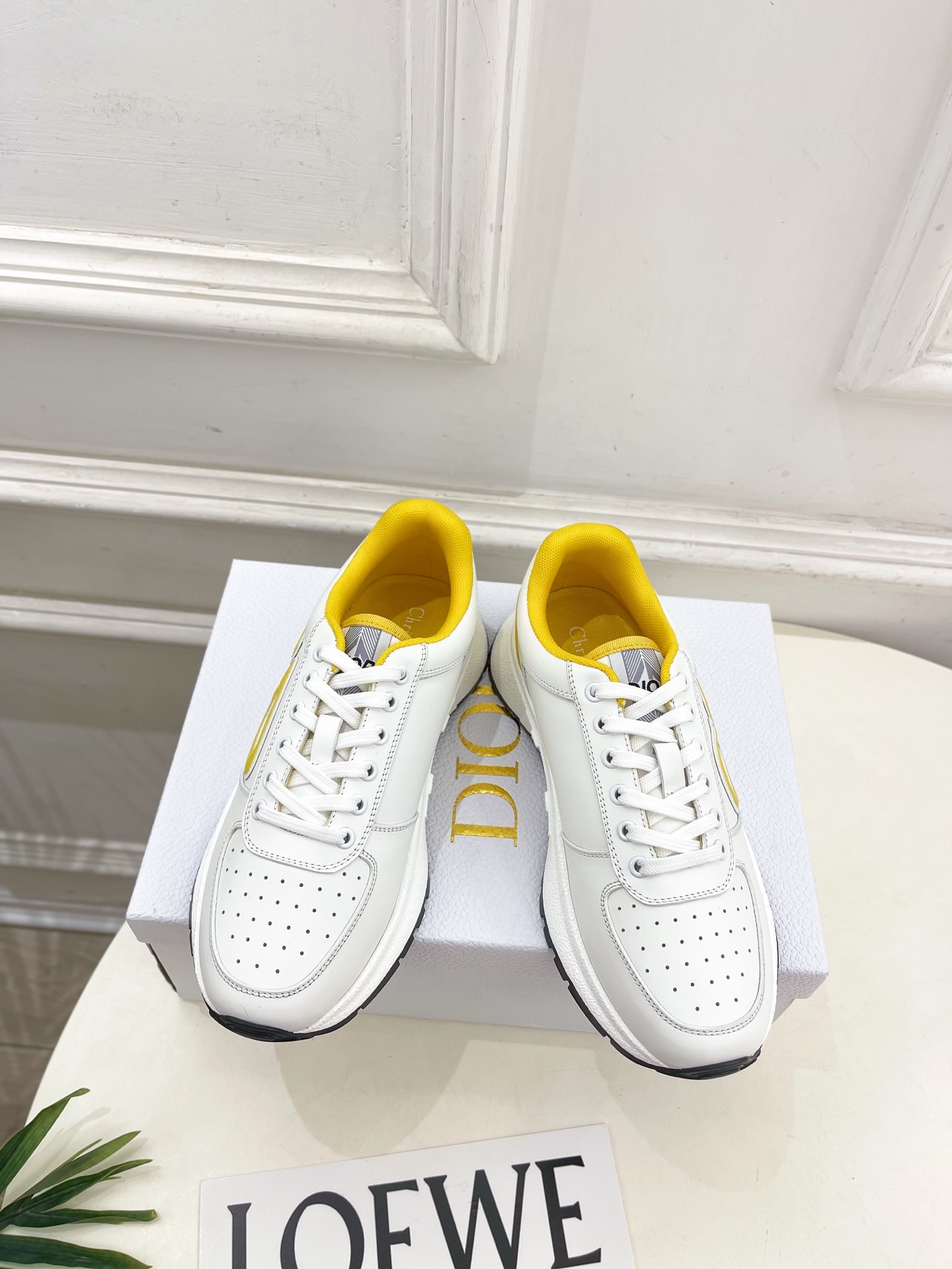 Dior | 迪奥 25𝐬𝐬
🧡💚2025秋冬新品 顶级版本⚠️
专柜主打新款 CD情侣款运动鞋