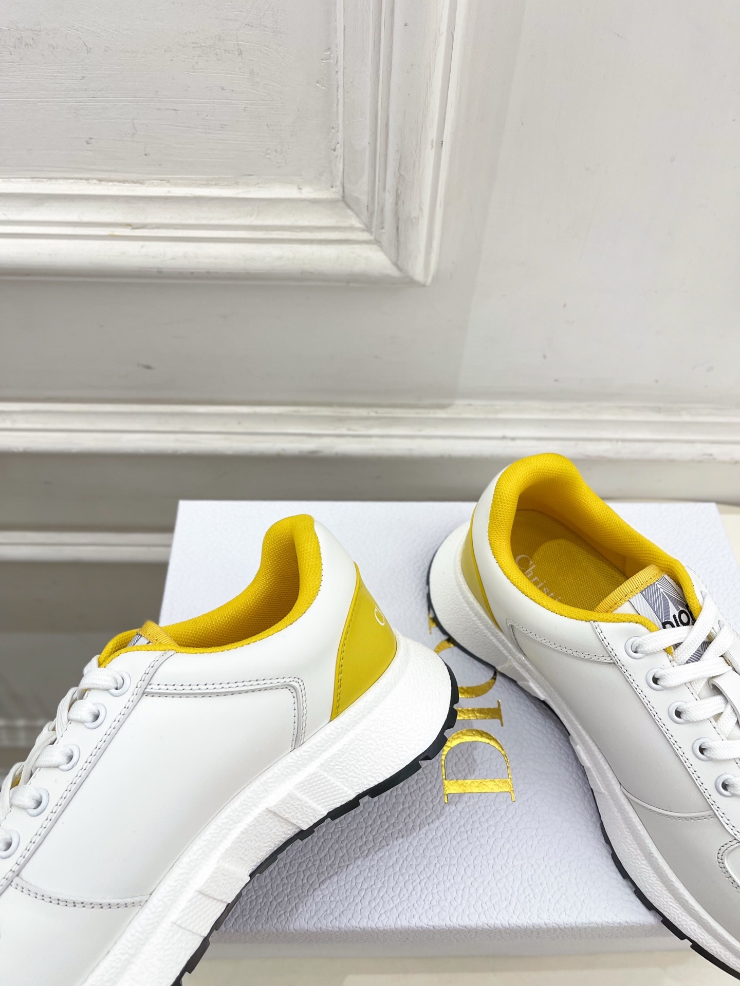 Dior | 迪奥 25𝐬𝐬
🧡💚2025秋冬新品 顶级版本⚠️
专柜主打新款 CD情侣款运动鞋