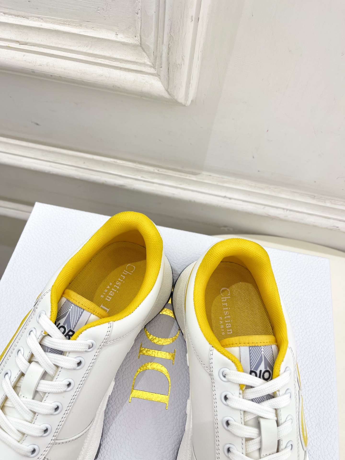 Dior | 迪奥 25𝐬𝐬
🧡💚2025秋冬新品 顶级版本⚠️
专柜主打新款 CD情侣款运动鞋
