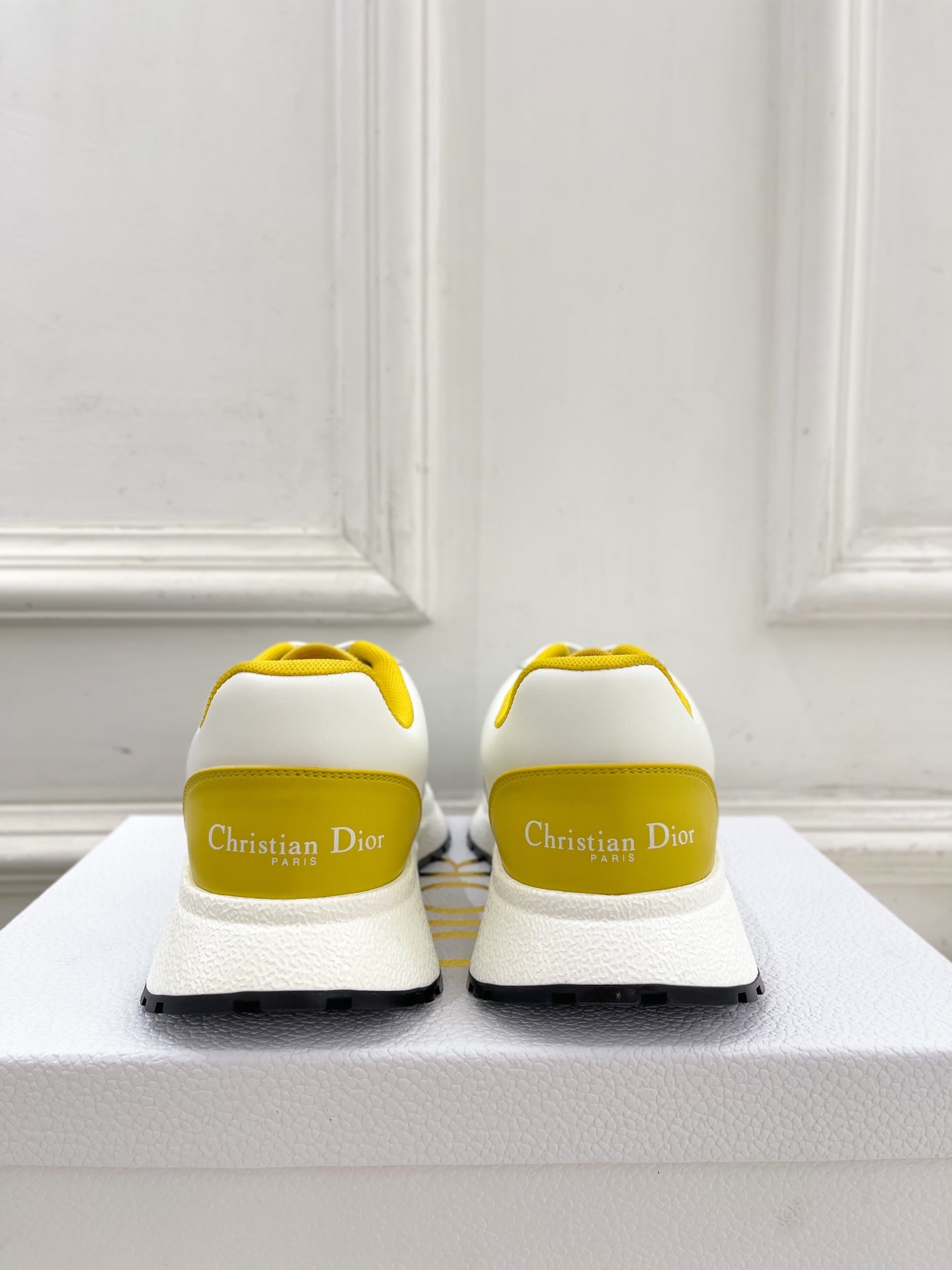 Dior | 迪奥 25𝐬𝐬
🧡💚2025秋冬新品 顶级版本⚠️
专柜主打新款 CD情侣款运动鞋