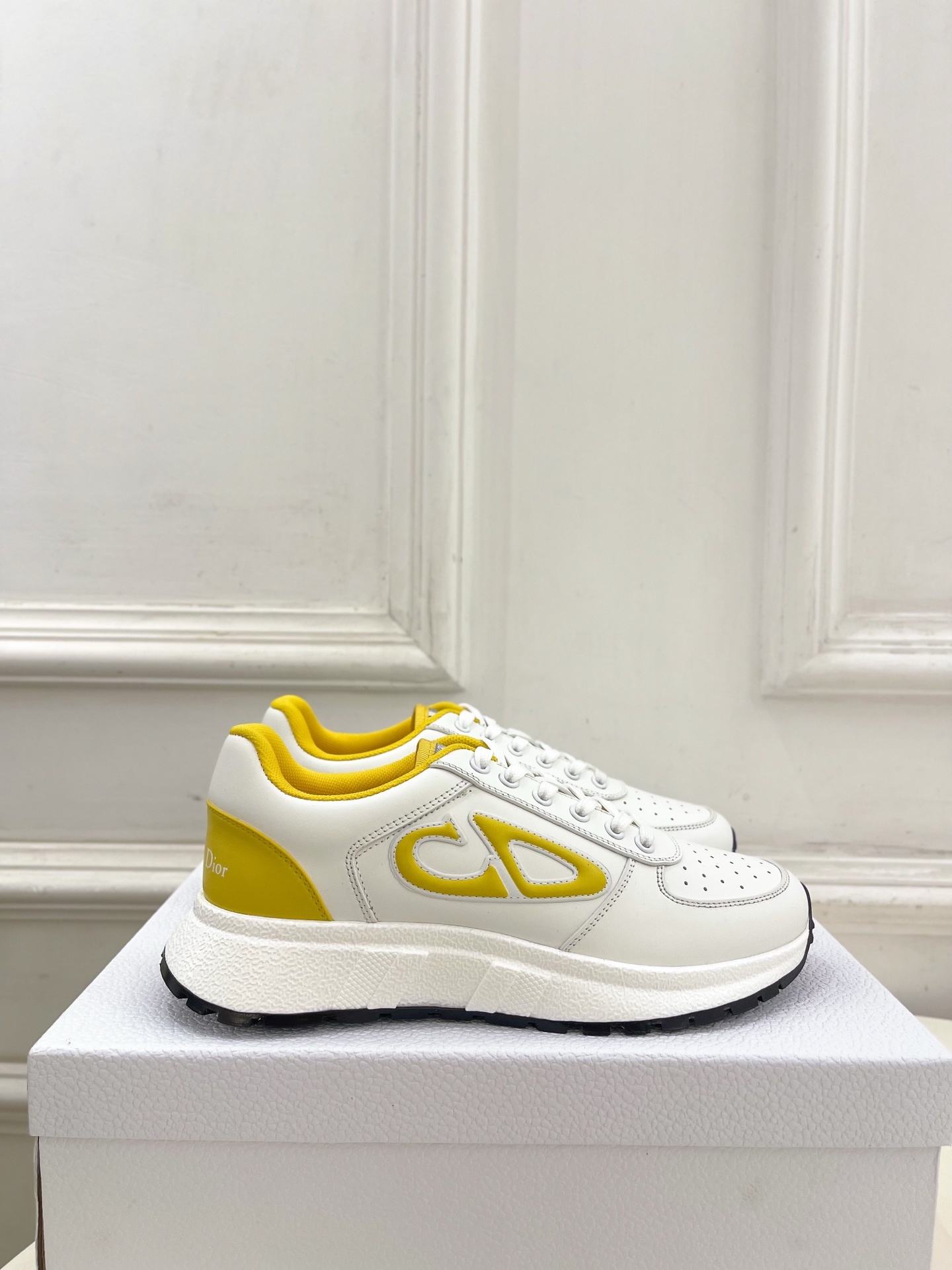 Dior | 迪奥 25𝐬𝐬
🧡💚2025秋冬新品 顶级版本⚠️
专柜主打新款 CD情侣款运动鞋