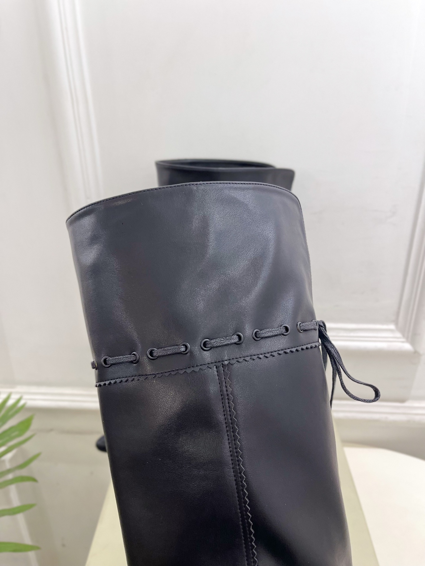 unfolio 25𝐬𝐬 秋冬新品 复古尖头内增高褶皱堆堆靴
—————————
 作为这两年最受欢迎的