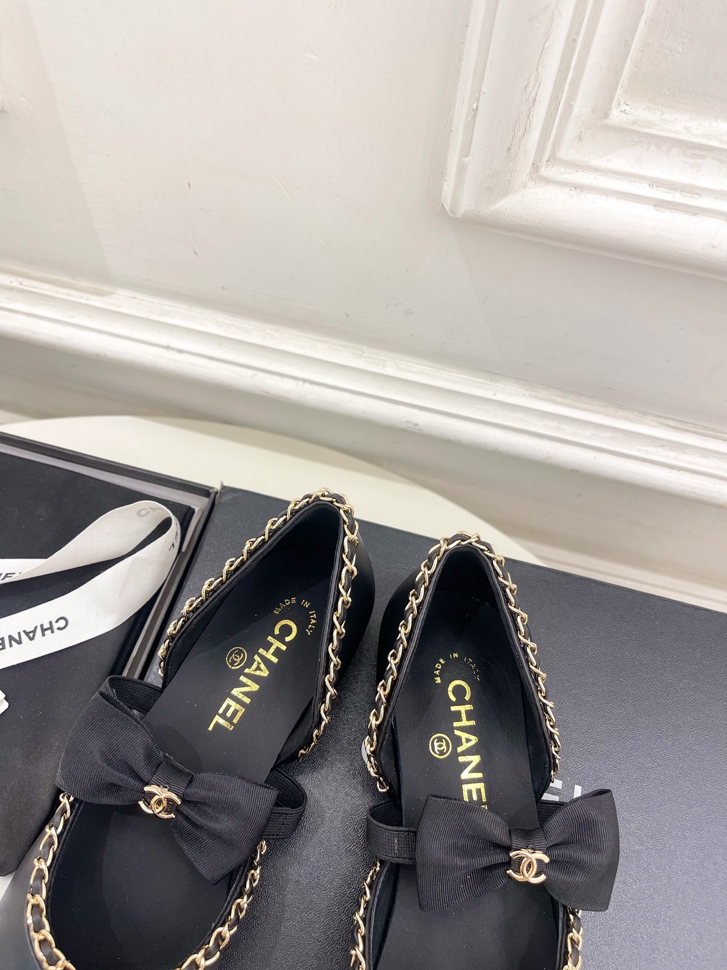 𝐂𝐇𝐀𝐍𝐄𝐋 | 小香 25𝐬𝐬
🦋2025 春夏新品 专柜经典走秀款 小香双C中空链条蝴蝶结