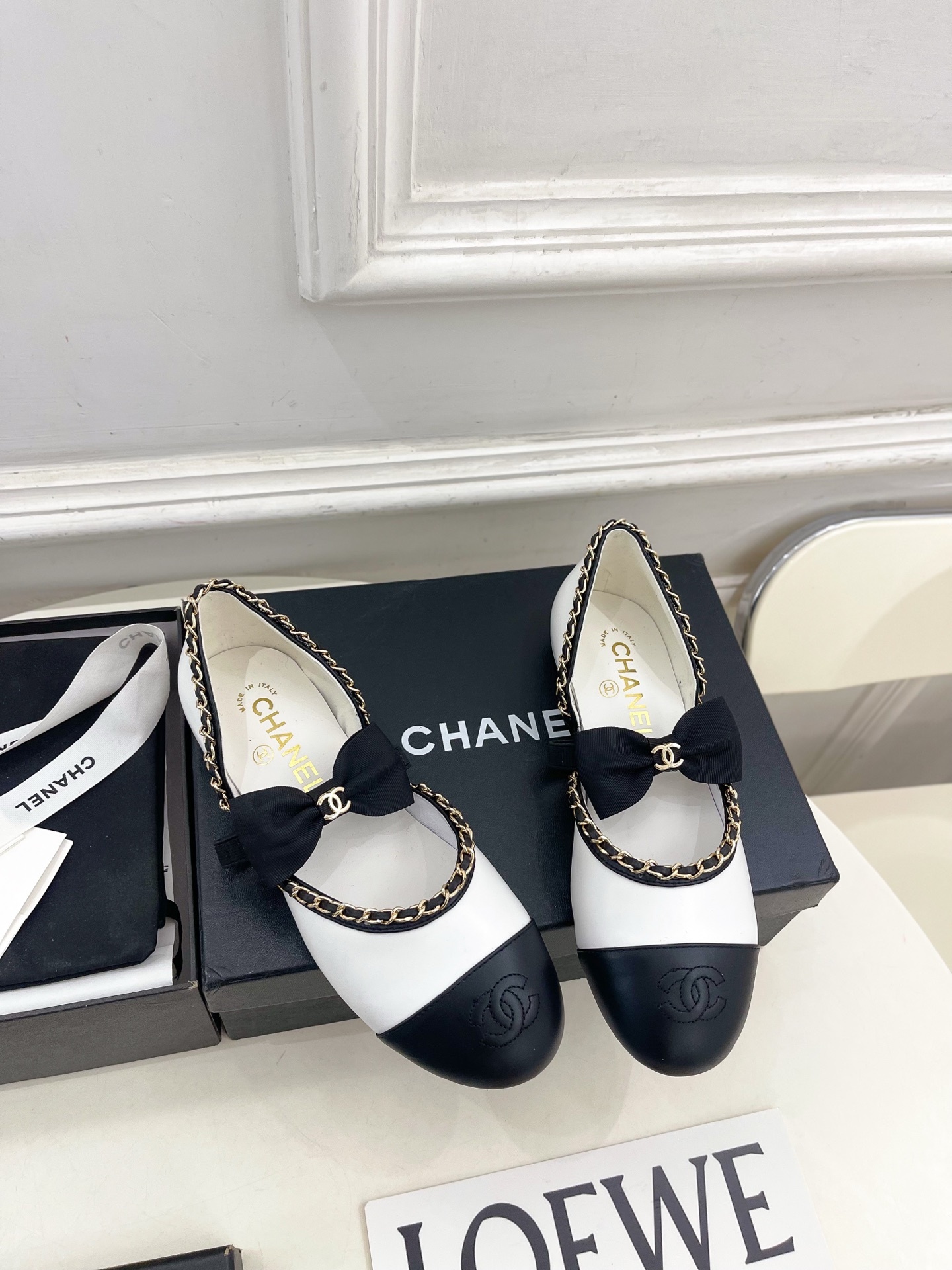 𝐂𝐇𝐀𝐍𝐄𝐋 | 小香 25𝐬𝐬
🦋2025 春夏新品 专柜经典走秀款 小香双C中空链条蝴蝶结