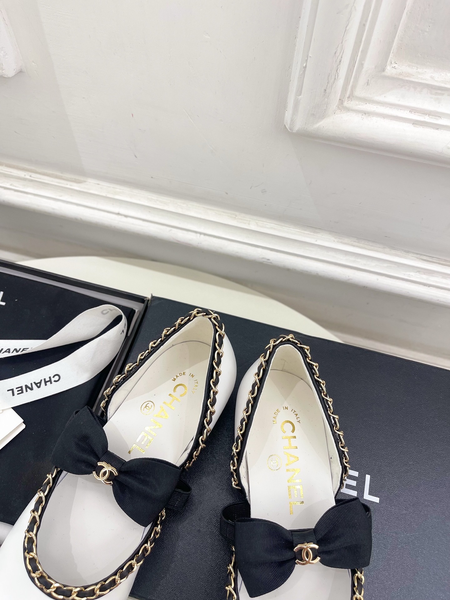 𝐂𝐇𝐀𝐍𝐄𝐋 | 小香 25𝐬𝐬
🦋2025 春夏新品 专柜经典走秀款 小香双C中空链条蝴蝶结