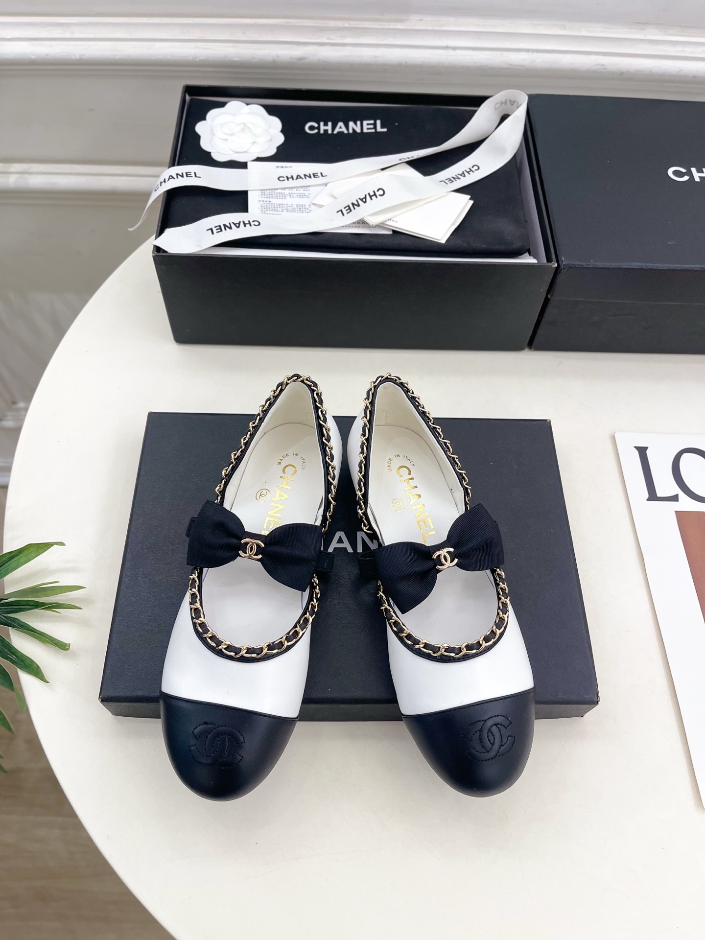𝐂𝐇𝐀𝐍𝐄𝐋 | 小香 25𝐬𝐬
🦋2025 春夏新品 专柜经典走秀款 小香双C中空链条蝴蝶结