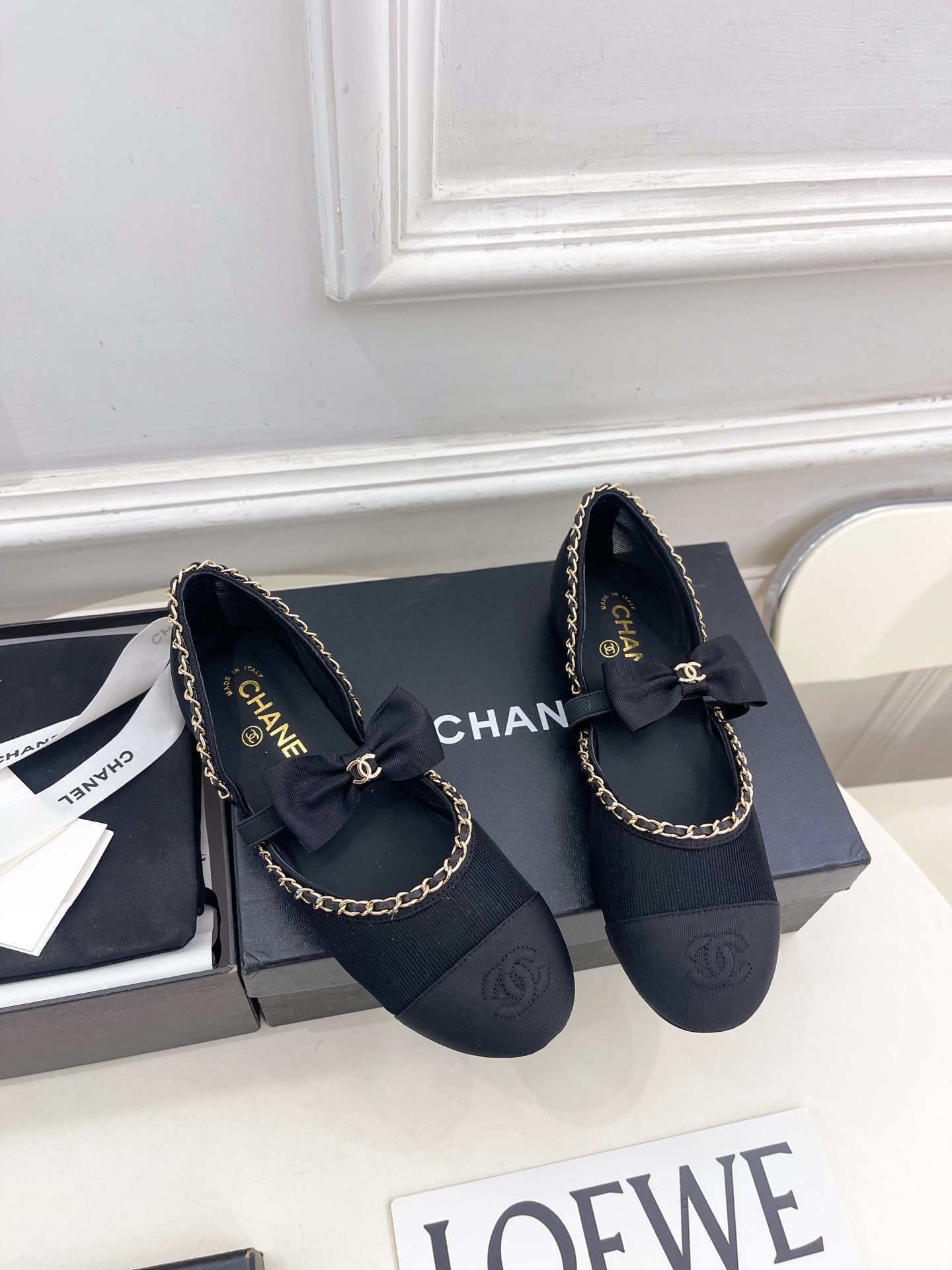 𝐂𝐇𝐀𝐍𝐄𝐋 | 小香 25𝐬𝐬
🦋2025 春夏新品 专柜经典走秀款 小香双C中空链条蝴蝶结