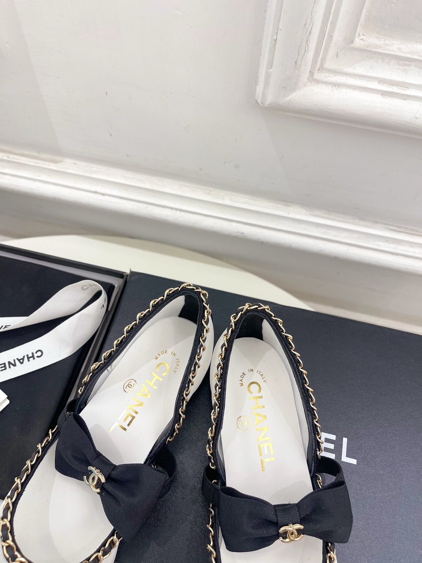 𝐂𝐇𝐀𝐍𝐄𝐋 | 小香 25𝐬𝐬
🦋2025 春夏新品 专柜经典走秀款 小香双C中空链条蝴蝶结