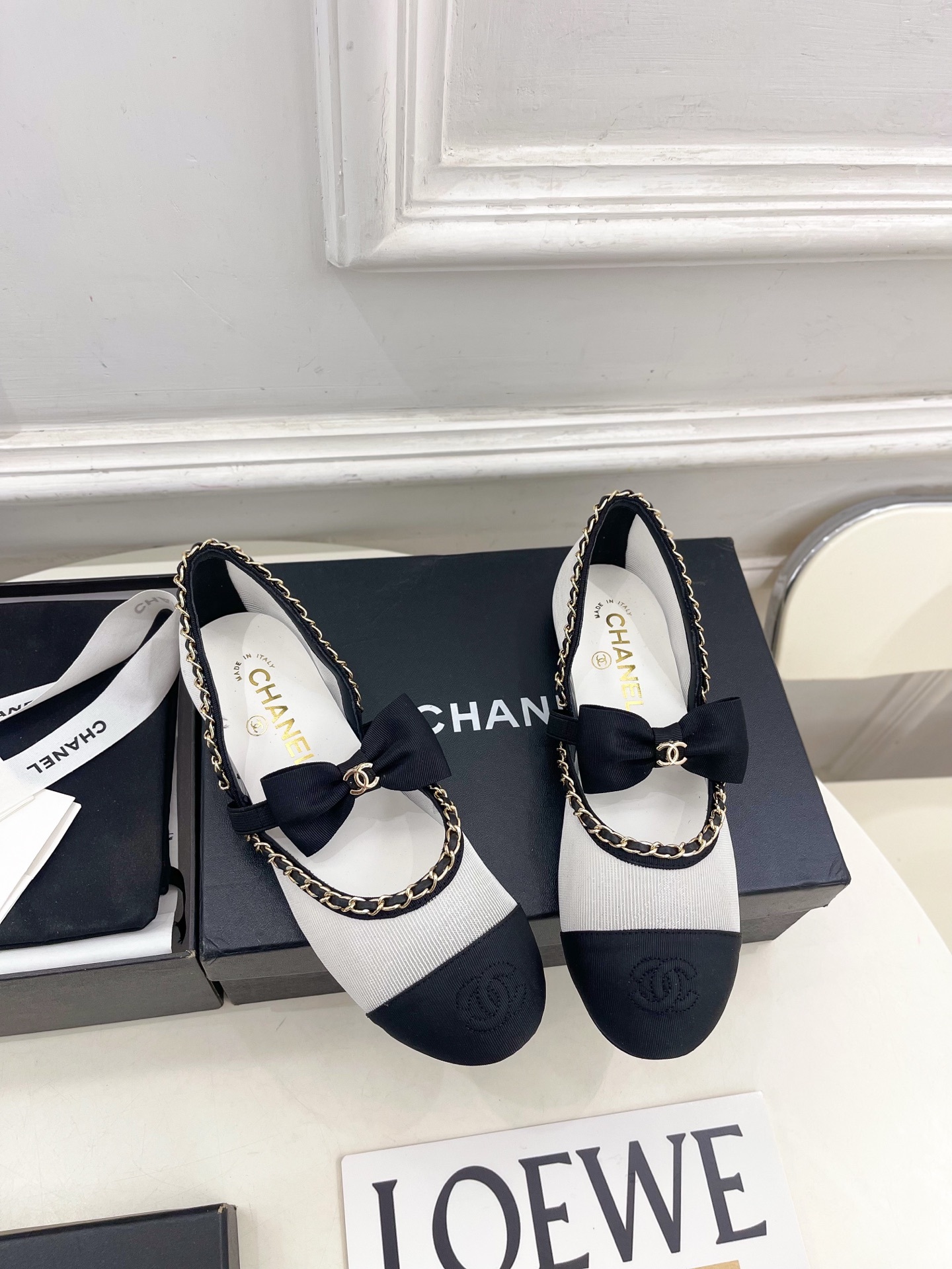 𝐂𝐇𝐀𝐍𝐄𝐋 | 小香 25𝐬𝐬
🦋2025 春夏新品 专柜经典走秀款 小香双C中空链条蝴蝶结