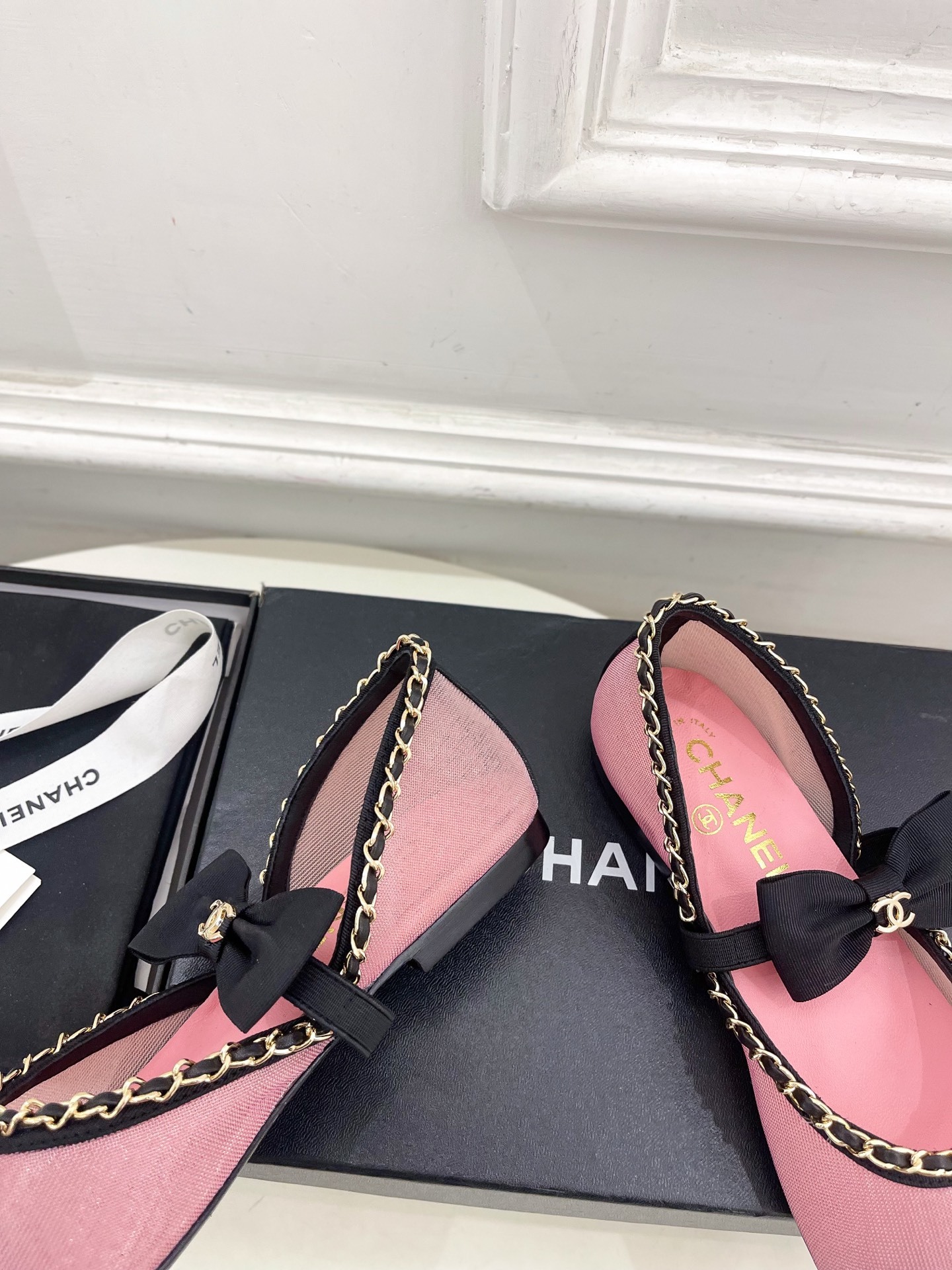 𝐂𝐇𝐀𝐍𝐄𝐋 | 小香 25𝐬𝐬
🦋2025 春夏新品 专柜经典走秀款 小香双C中空链条蝴蝶结