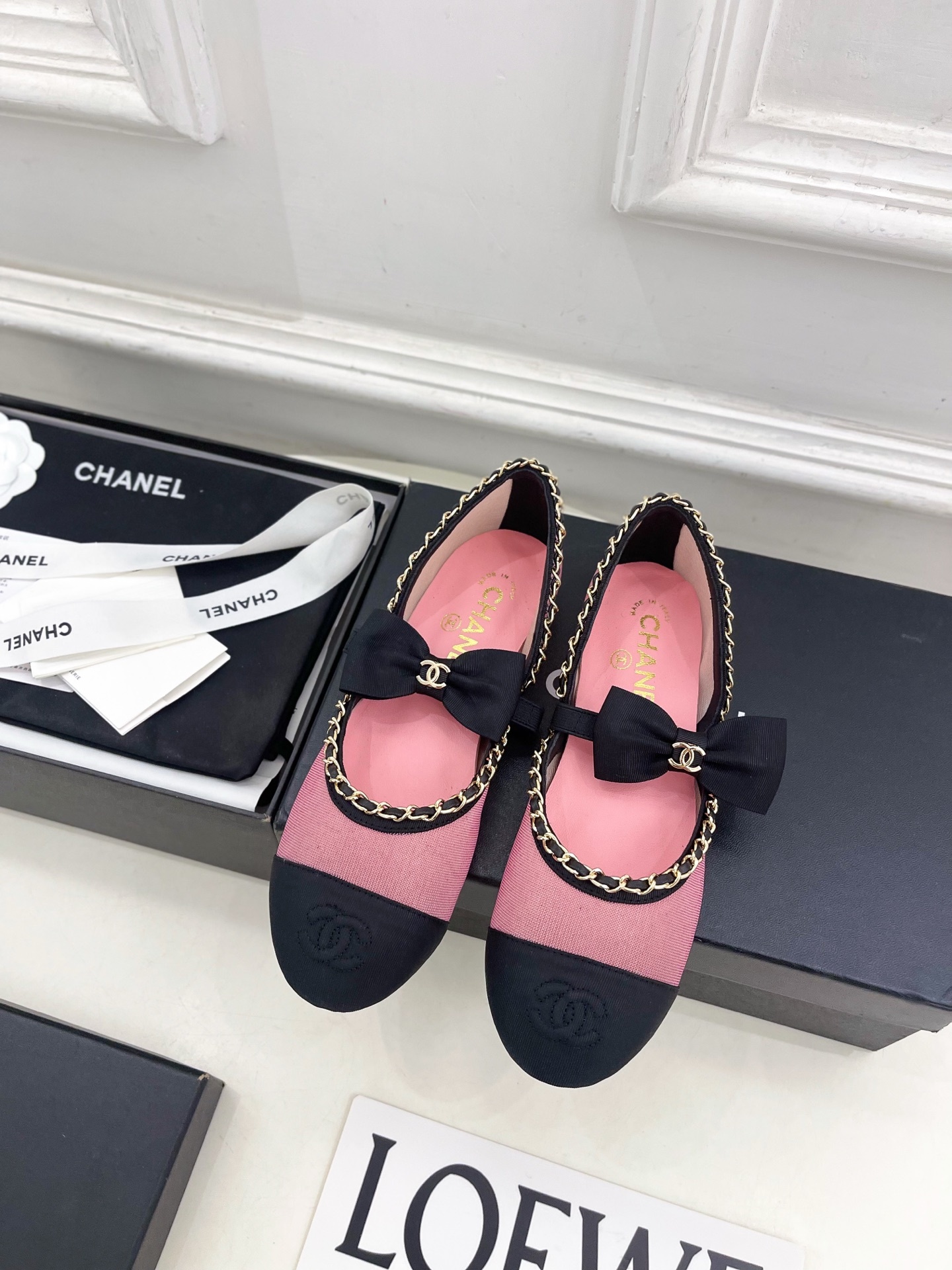 𝐂𝐇𝐀𝐍𝐄𝐋 | 小香 25𝐬𝐬
🦋2025 春夏新品 专柜经典走秀款 小香双C中空链条蝴蝶结