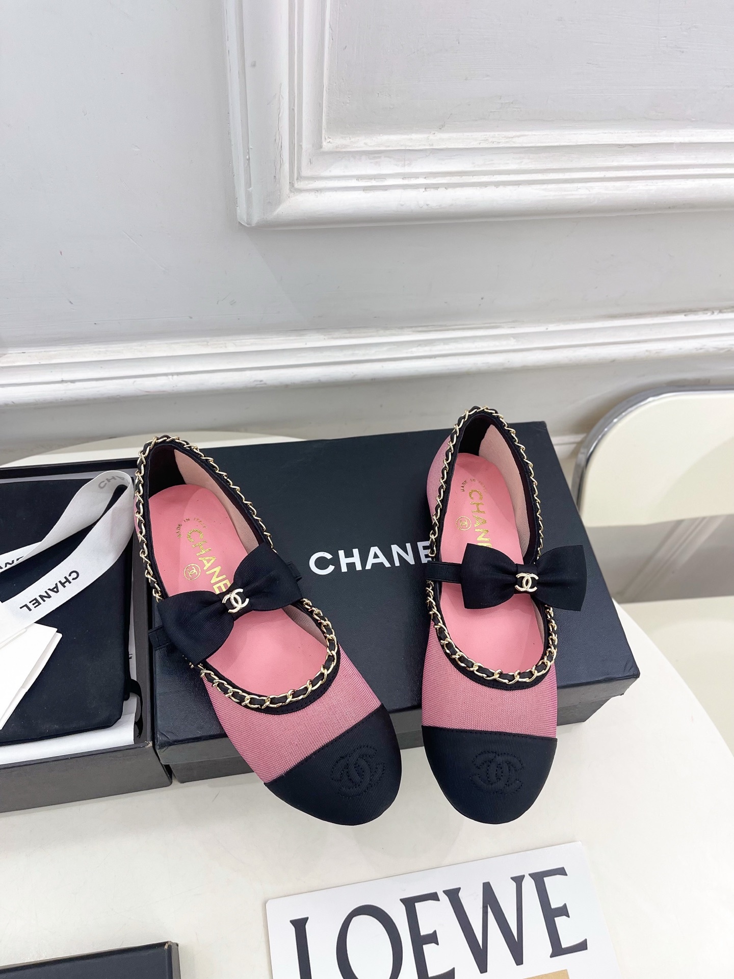 𝐂𝐇𝐀𝐍𝐄𝐋 | 小香 25𝐬𝐬
🦋2025 春夏新品 专柜经典走秀款 小香双C中空链条蝴蝶结