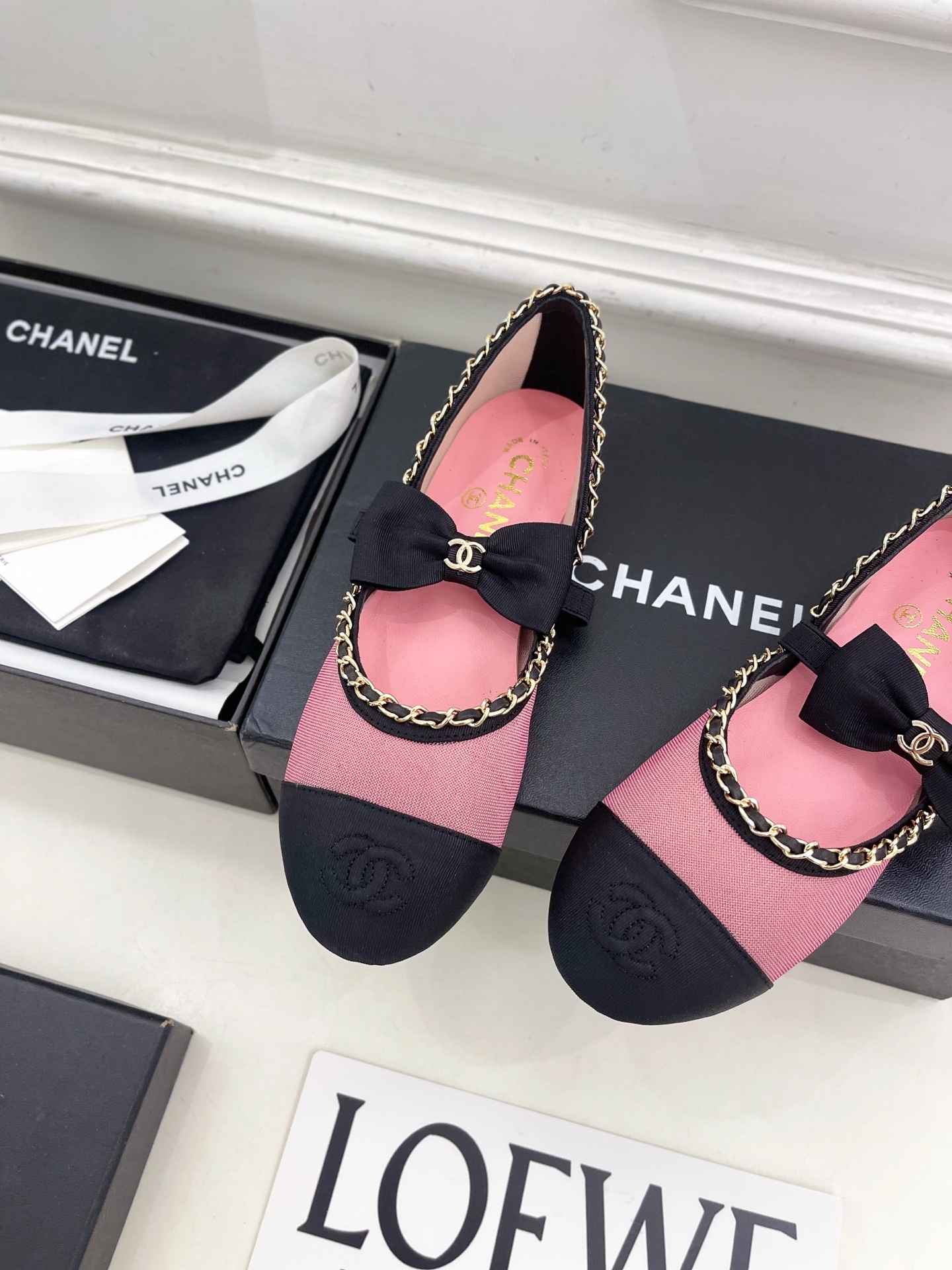 𝐂𝐇𝐀𝐍𝐄𝐋 | 小香 25𝐬𝐬
🦋2025 春夏新品 专柜经典走秀款 小香双C中空链条蝴蝶结