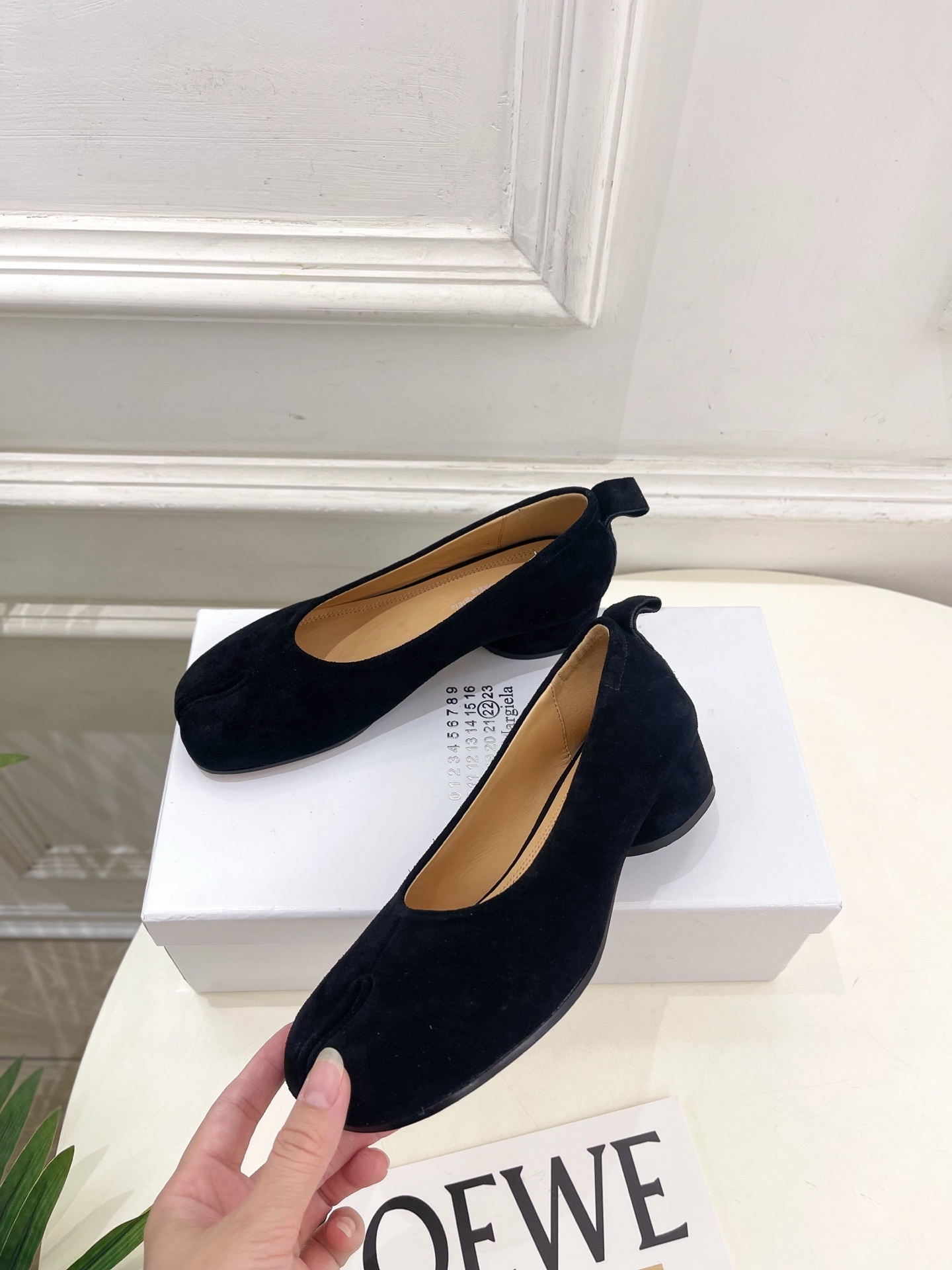 Maison Margiela· MM6马吉拉 2025 春夏新款 Tabi分趾牛猄芭蕾鞋———————