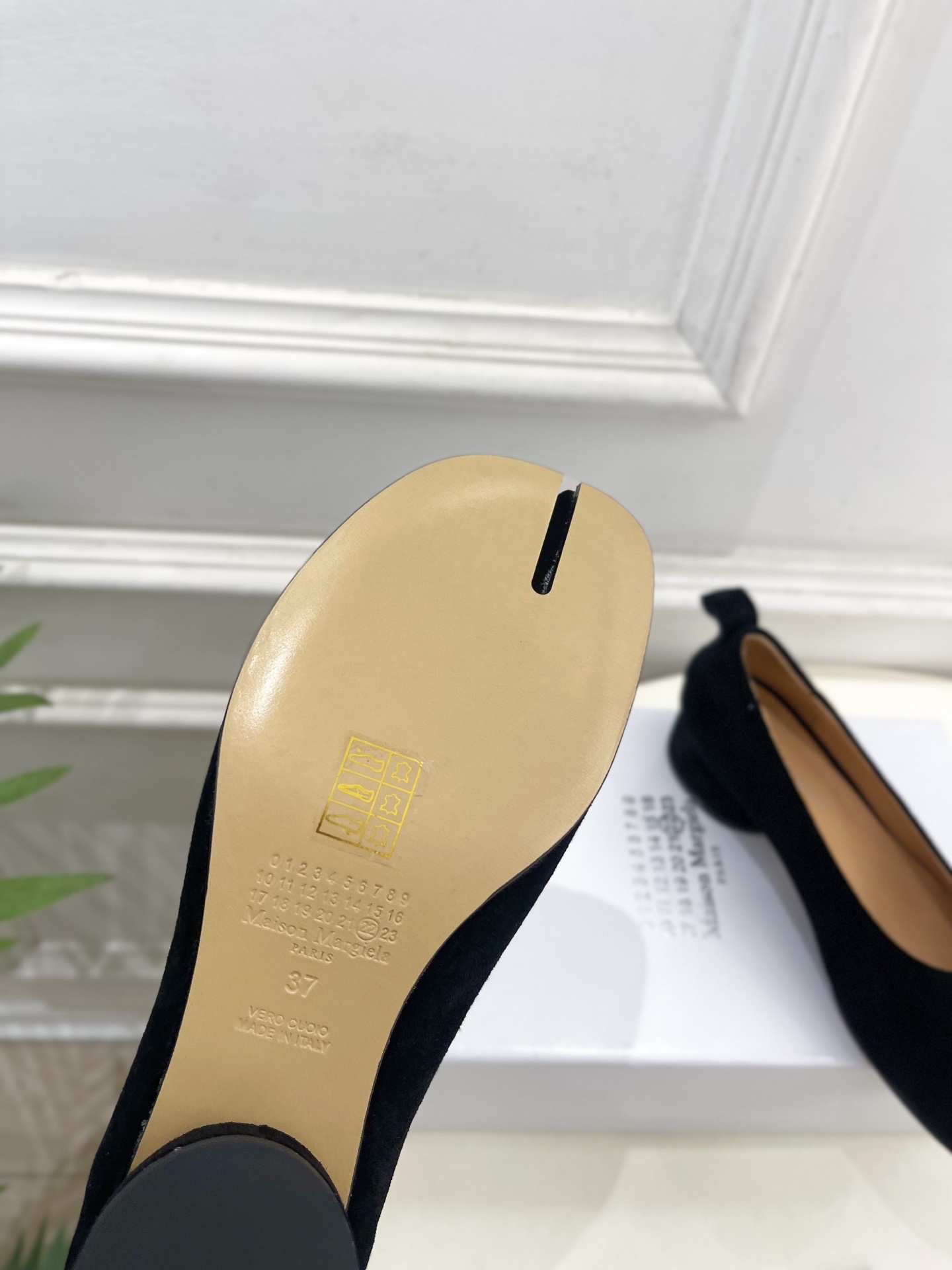 Maison Margiela· MM6马吉拉 2025 春夏新款 Tabi分趾牛猄芭蕾鞋———————