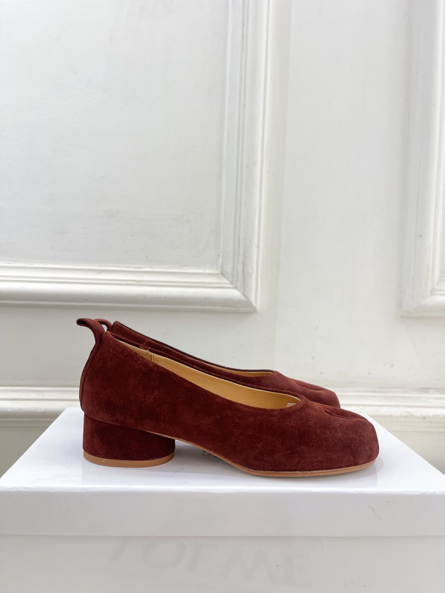 Maison Margiela· MM6马吉拉 2025 春夏新款 Tabi分趾牛猄芭蕾鞋———————
