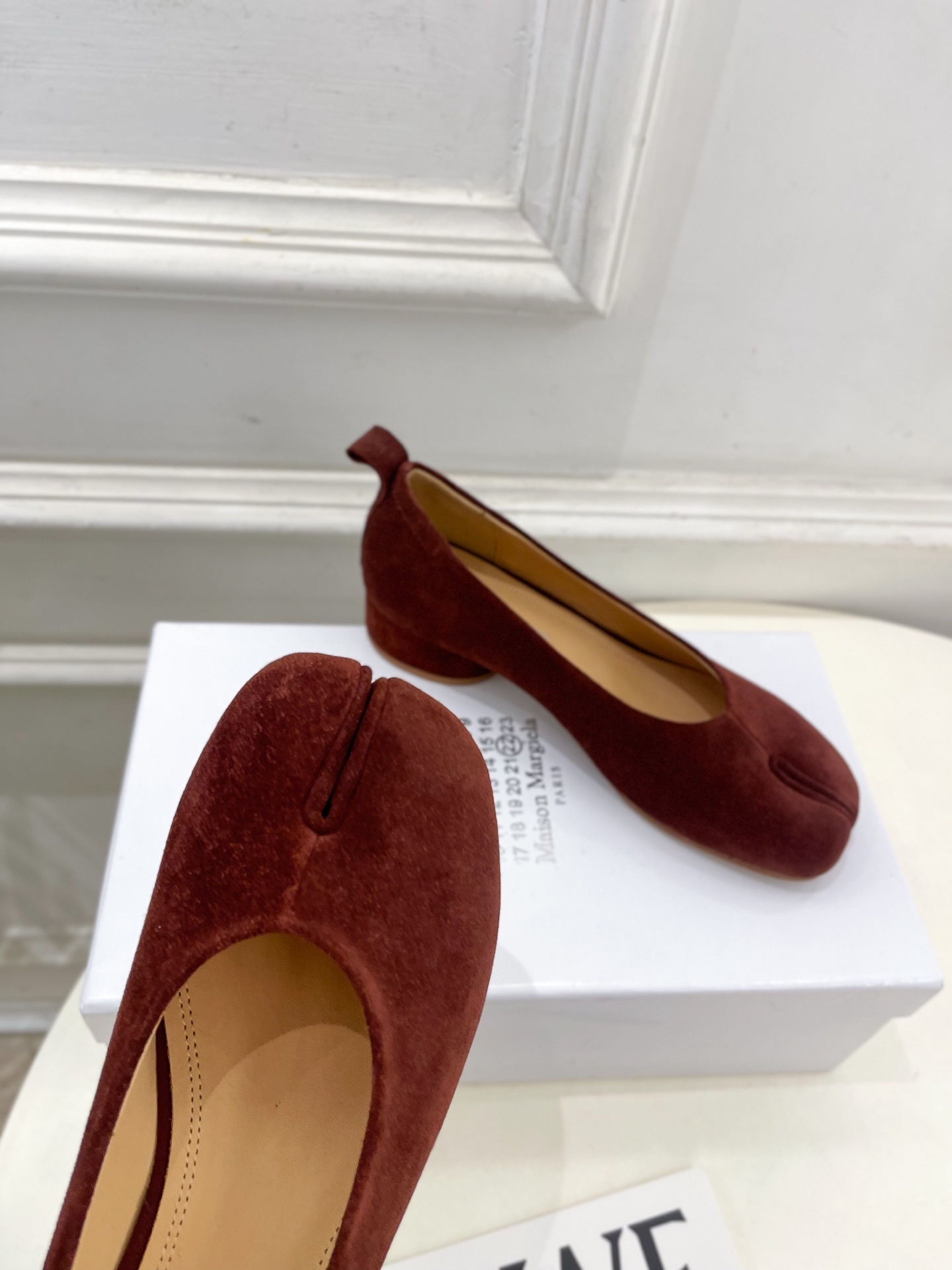 Maison Margiela· MM6马吉拉 2025 春夏新款 Tabi分趾牛猄芭蕾鞋———————