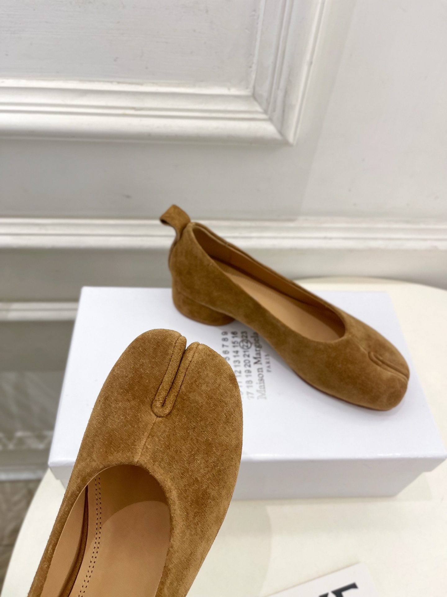 Maison Margiela· MM6马吉拉 2025 春夏新款 Tabi分趾牛猄芭蕾鞋———————