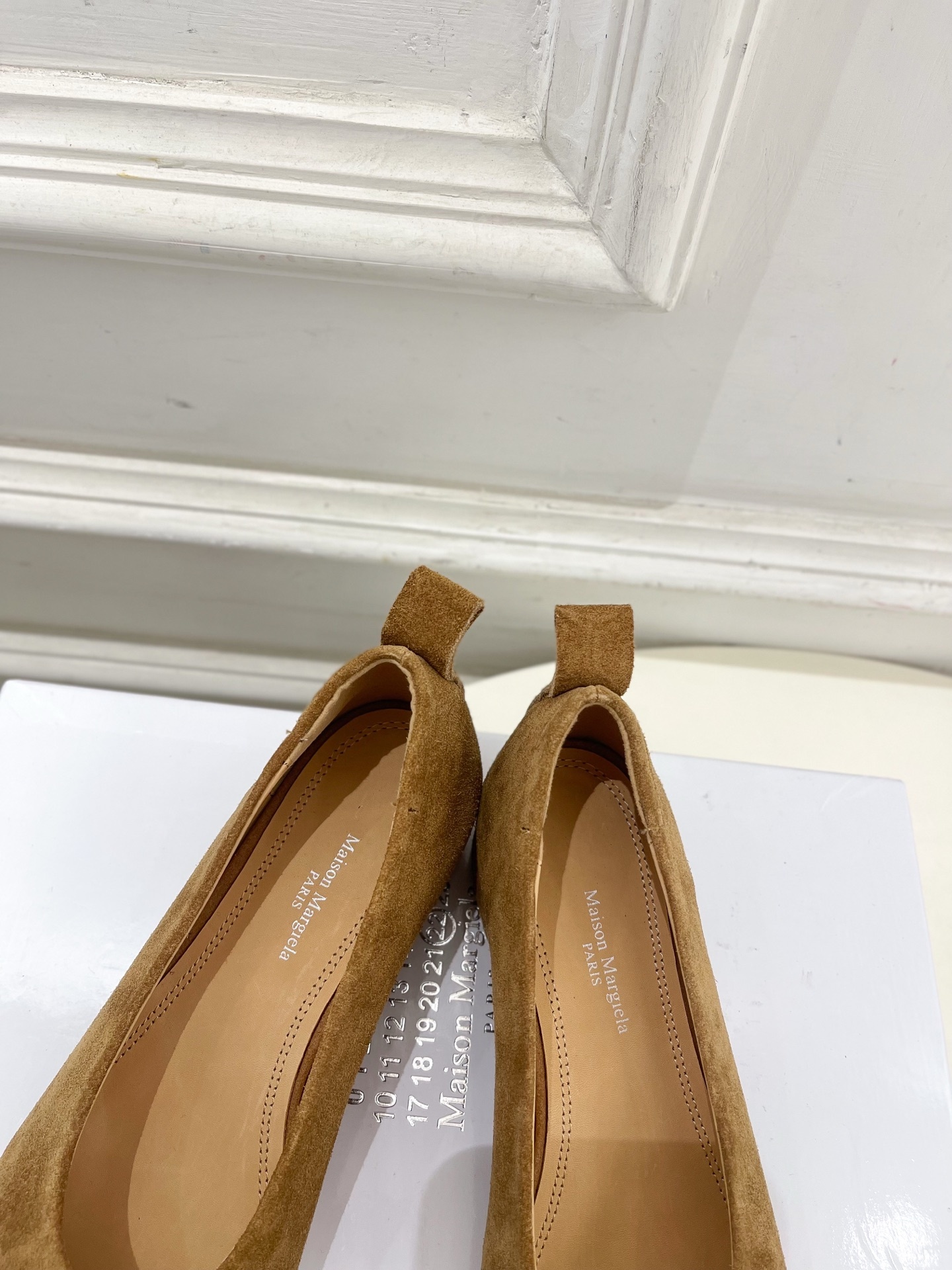 Maison Margiela· MM6马吉拉 2025 春夏新款 Tabi分趾牛猄芭蕾鞋———————