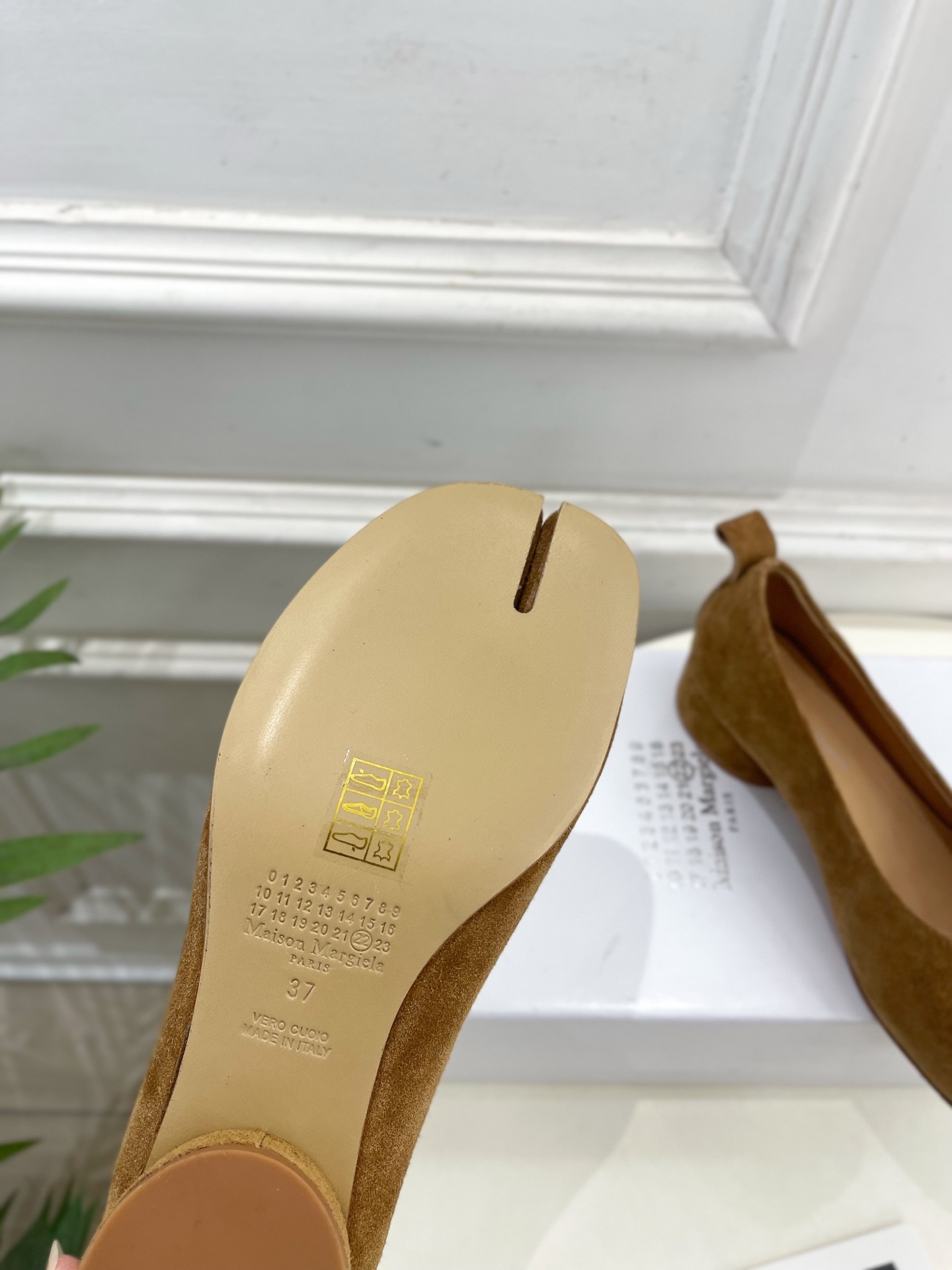 Maison Margiela· MM6马吉拉 2025 春夏新款 Tabi分趾牛猄芭蕾鞋———————