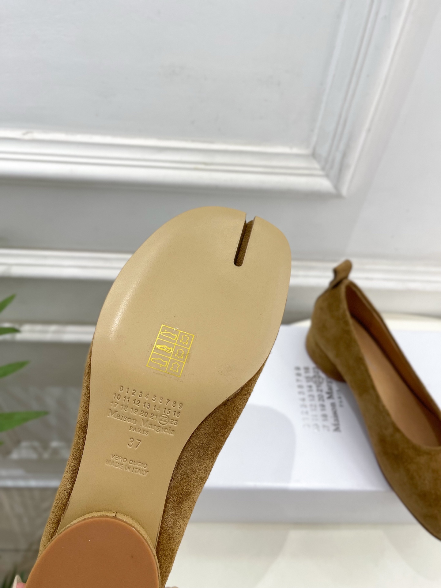 Maison Margiela· MM6马吉拉 2025 春夏新款 Tabi分趾牛猄芭蕾鞋———————