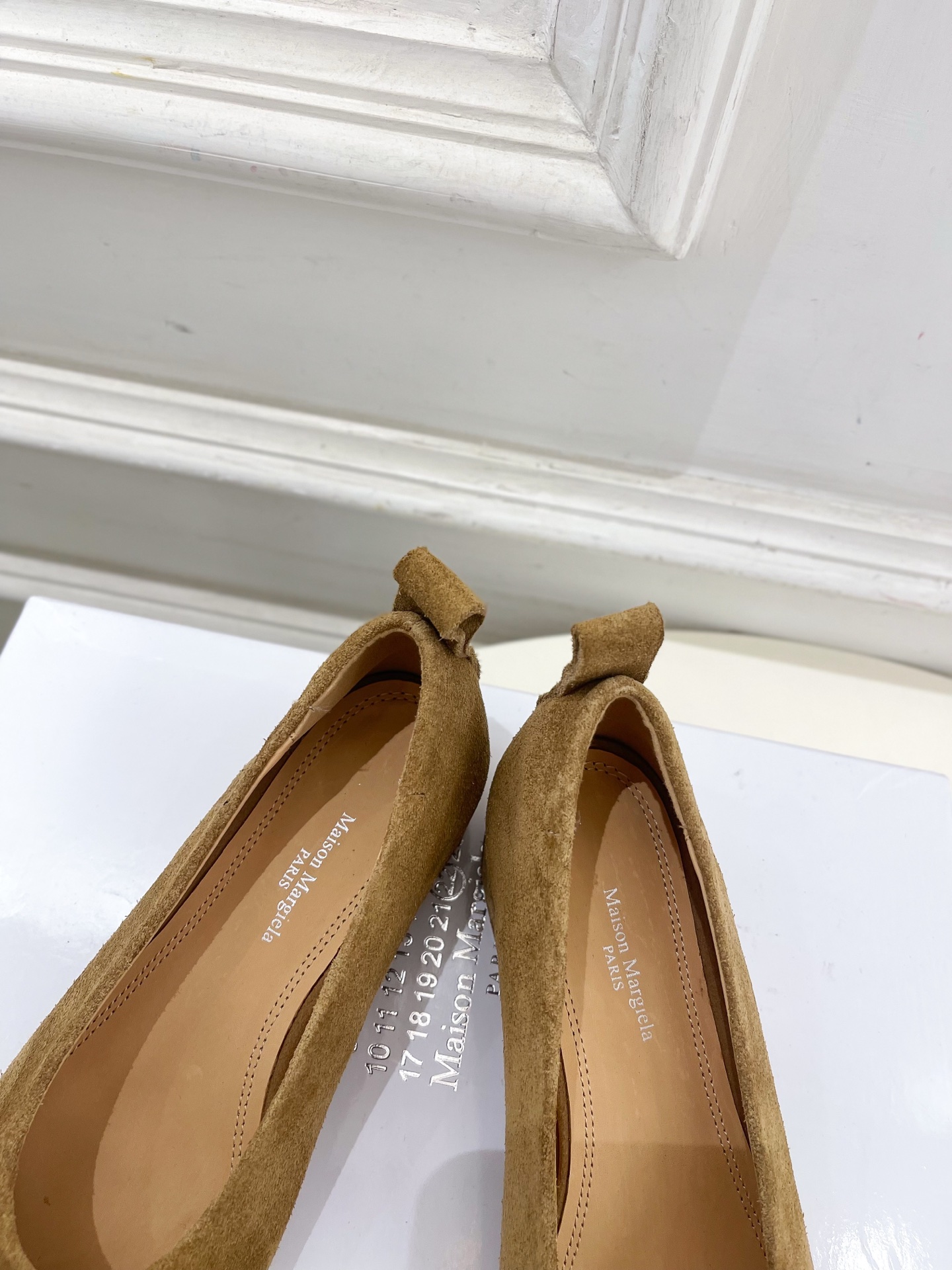 Maison Margiela· MM6马吉拉 2025 春夏新款 Tabi分趾牛猄芭蕾鞋———————