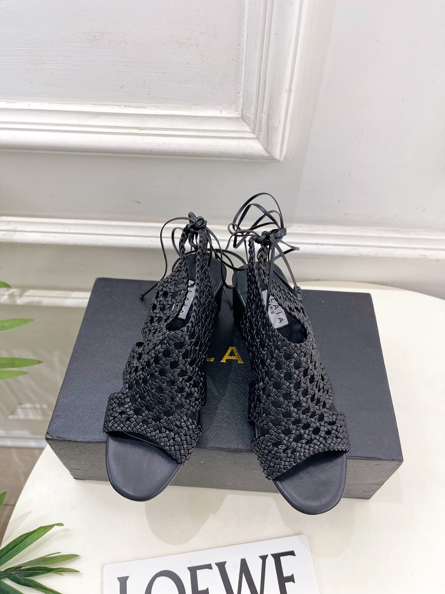 ALAÏA 阿莱亚25SS春夏新品 阿莱亚镂空编织坡跟凉鞋—————————Alaïa作为这两年最受欢迎