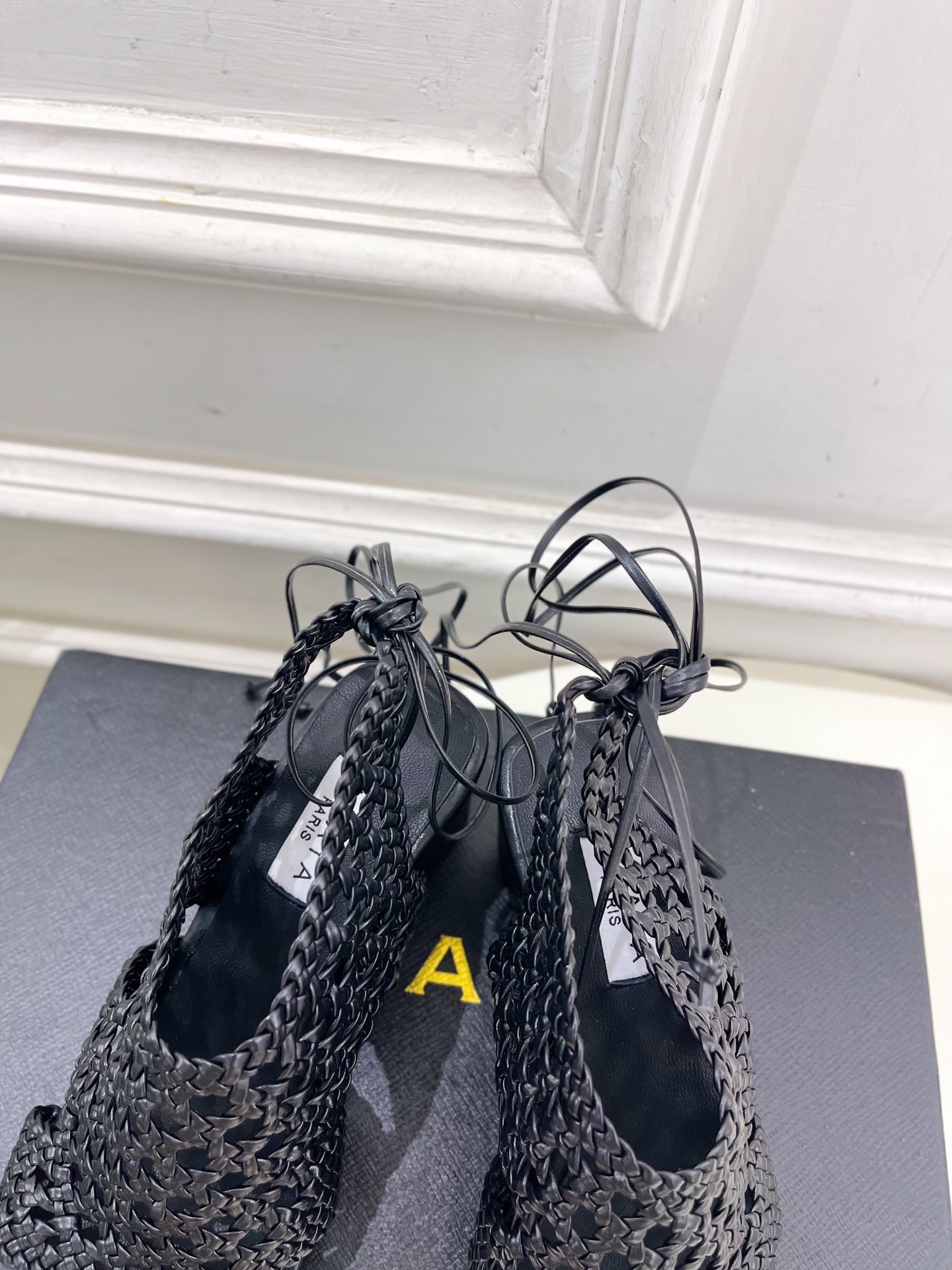 ALAÏA 阿莱亚25SS春夏新品 阿莱亚镂空编织坡跟凉鞋—————————Alaïa作为这两年最受欢迎