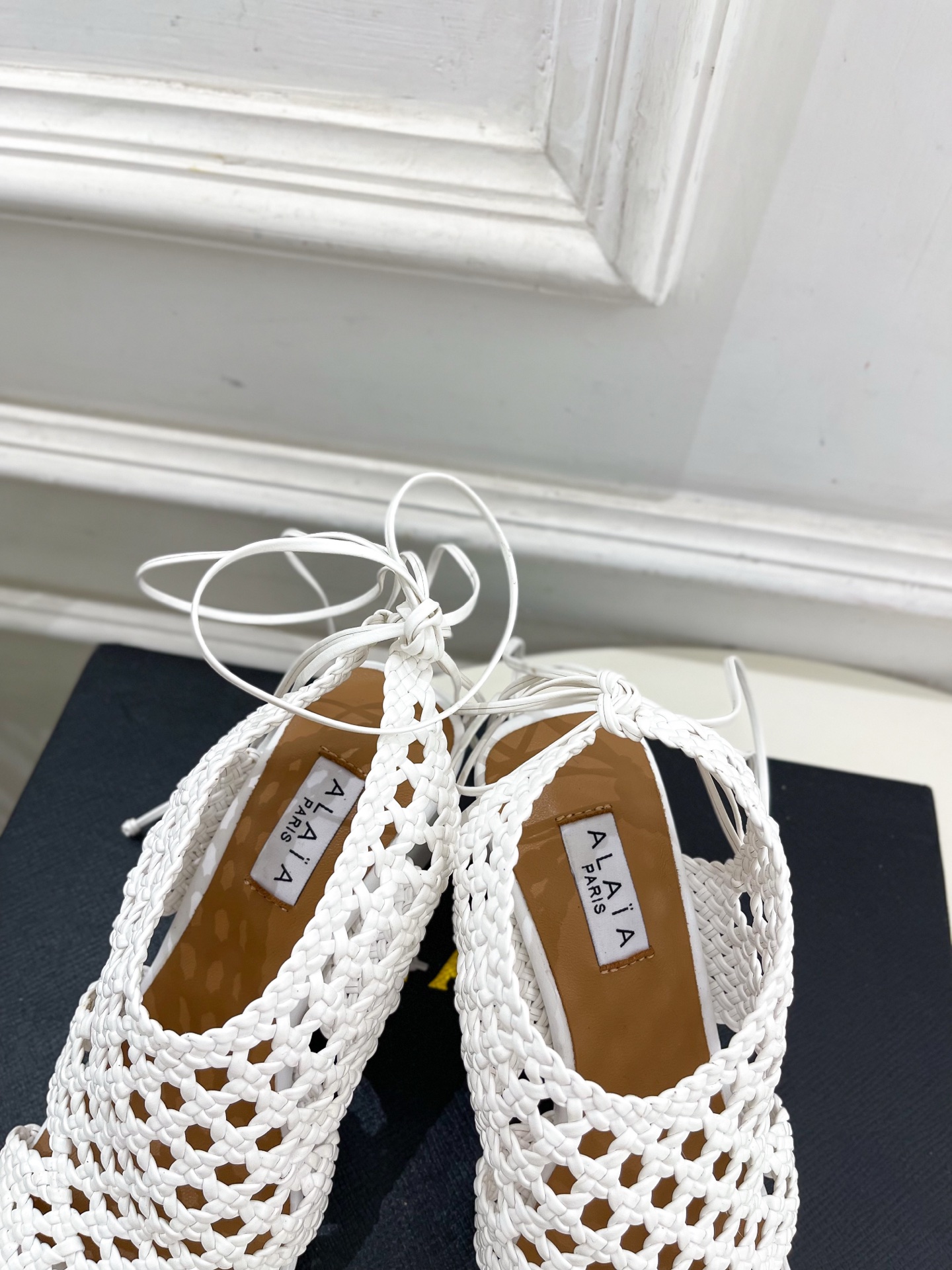 ALAÏA 阿莱亚25SS春夏新品 阿莱亚镂空编织坡跟凉鞋—————————Alaïa作为这两年最受欢迎