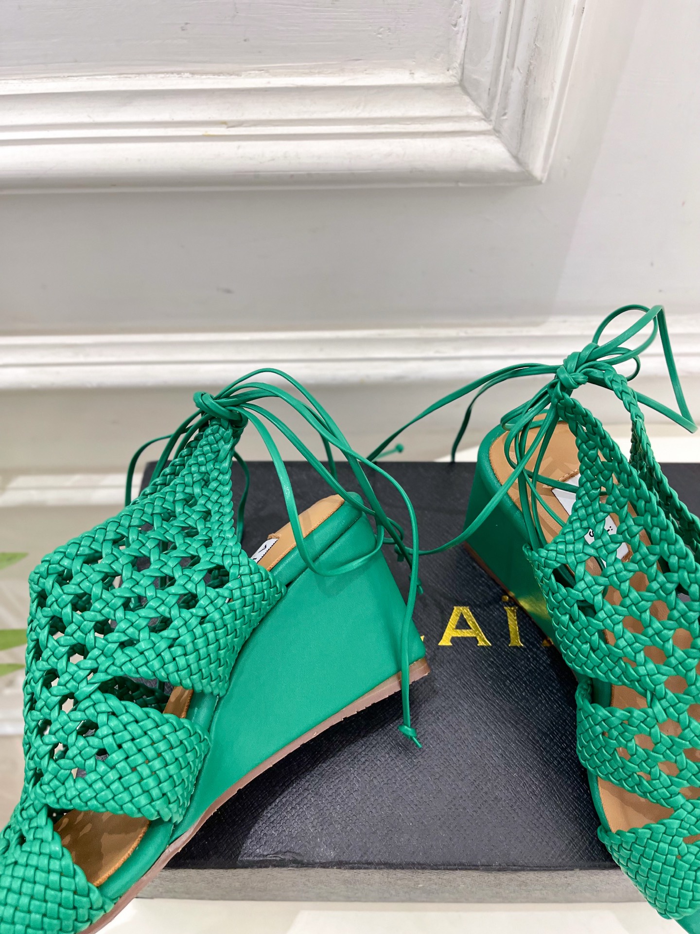 ALAÏA 阿莱亚25SS春夏新品 阿莱亚镂空编织坡跟凉鞋—————————Alaïa作为这两年最受欢迎