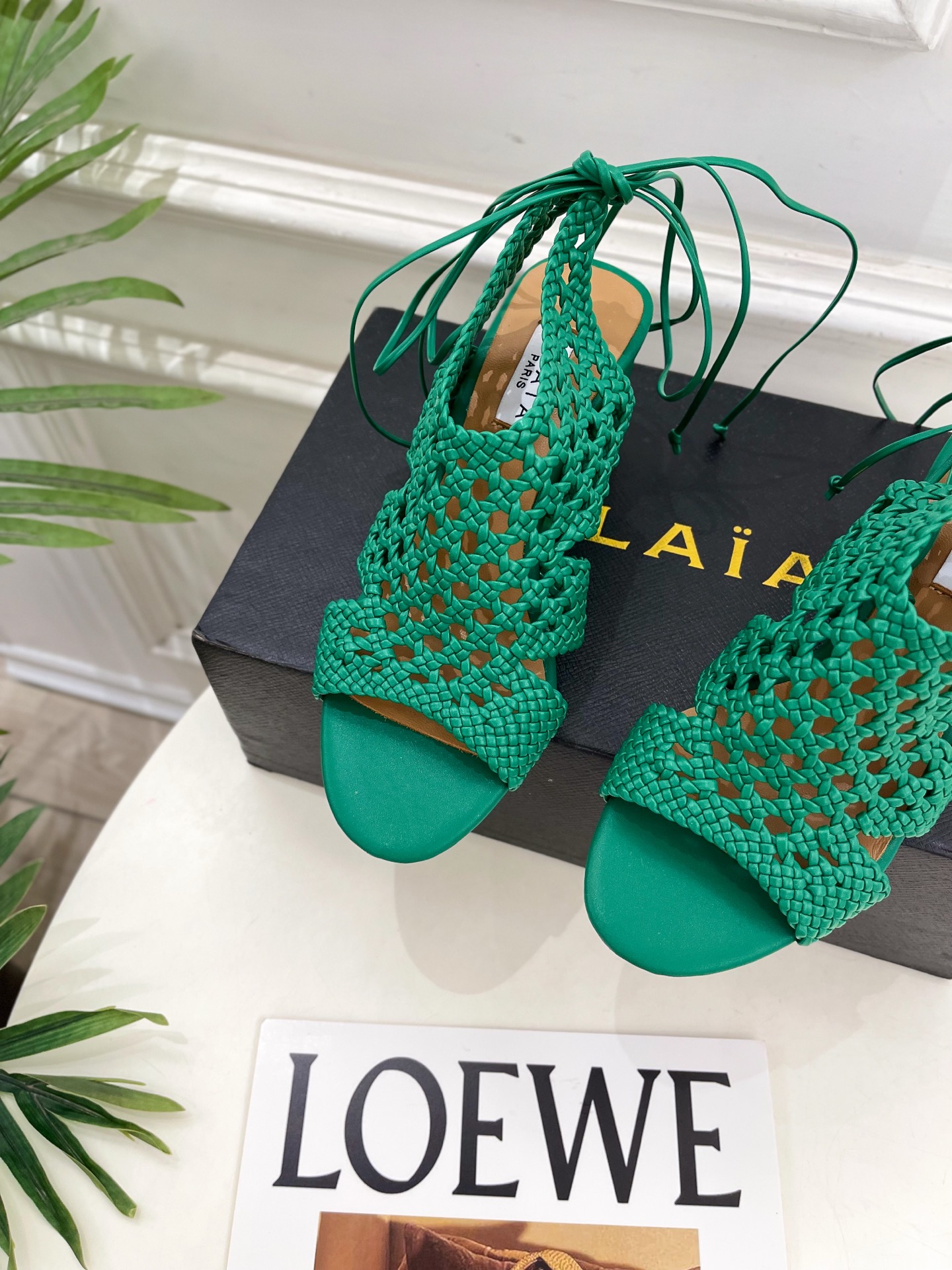 ALAÏA 阿莱亚25SS春夏新品 阿莱亚镂空编织坡跟凉鞋—————————Alaïa作为这两年最受欢迎