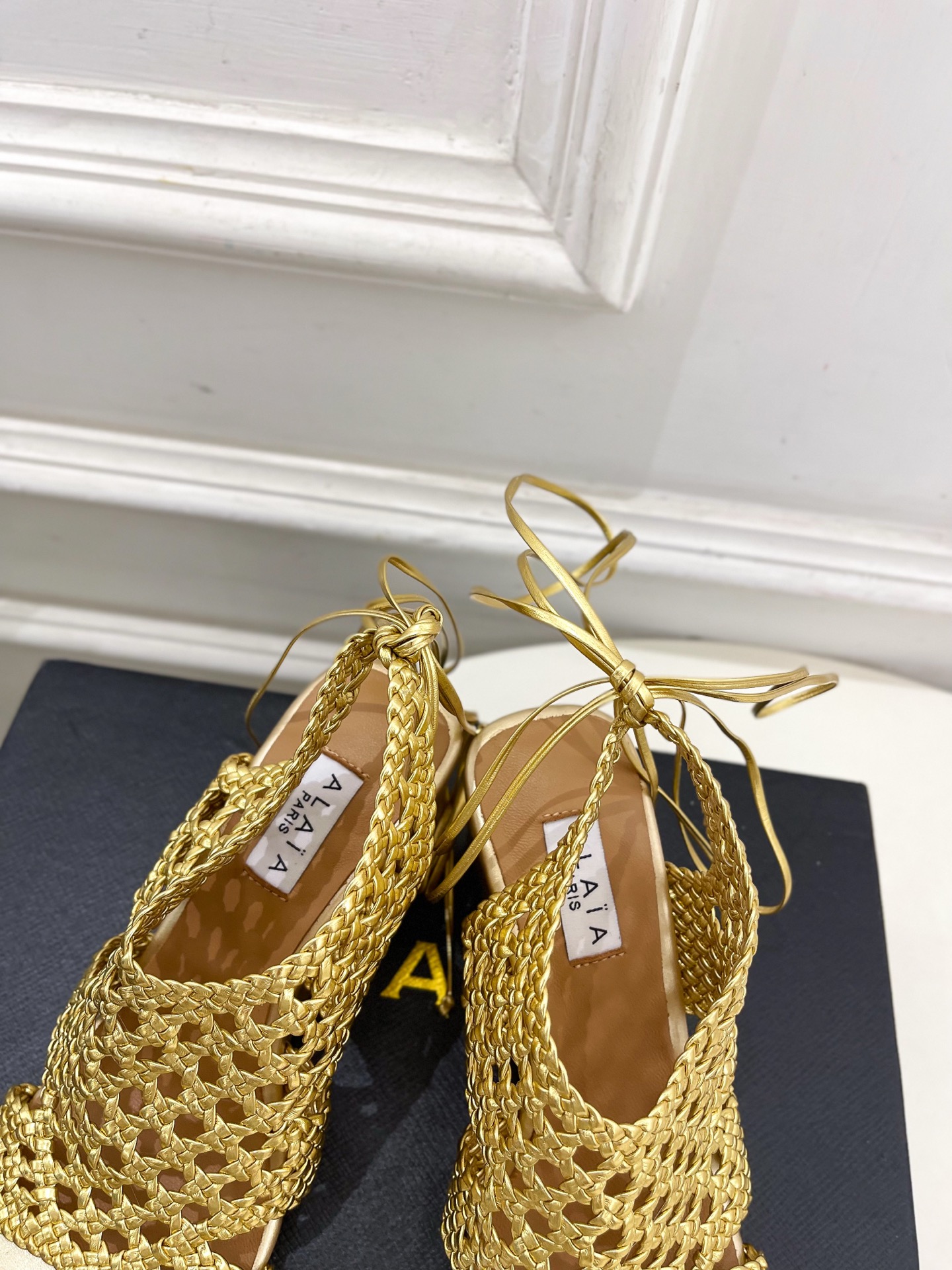 ALAÏA 阿莱亚25SS春夏新品 阿莱亚镂空编织坡跟凉鞋—————————Alaïa作为这两年最受欢迎