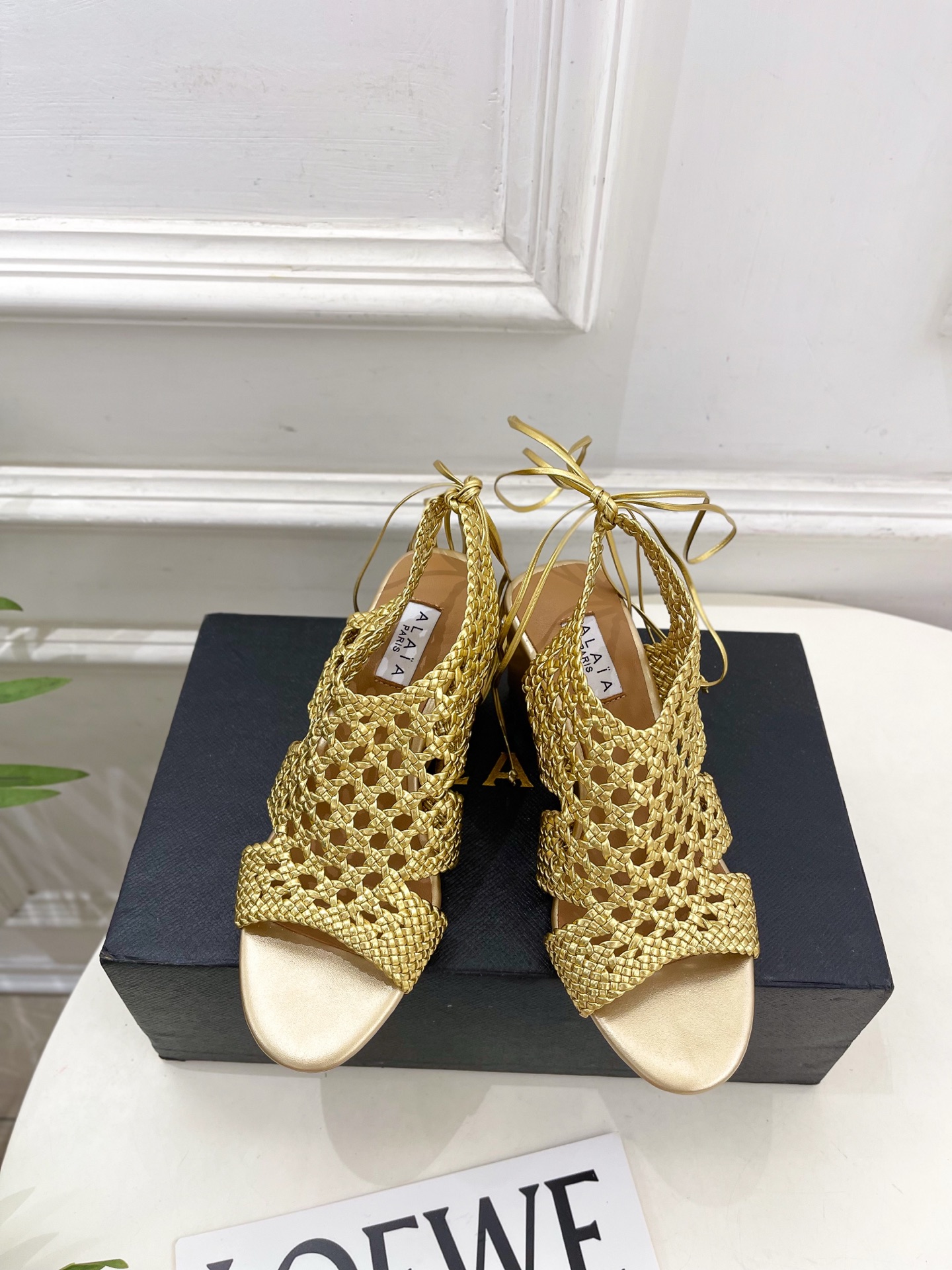 ALAÏA 阿莱亚25SS春夏新品 阿莱亚镂空编织坡跟凉鞋—————————Alaïa作为这两年最受欢迎