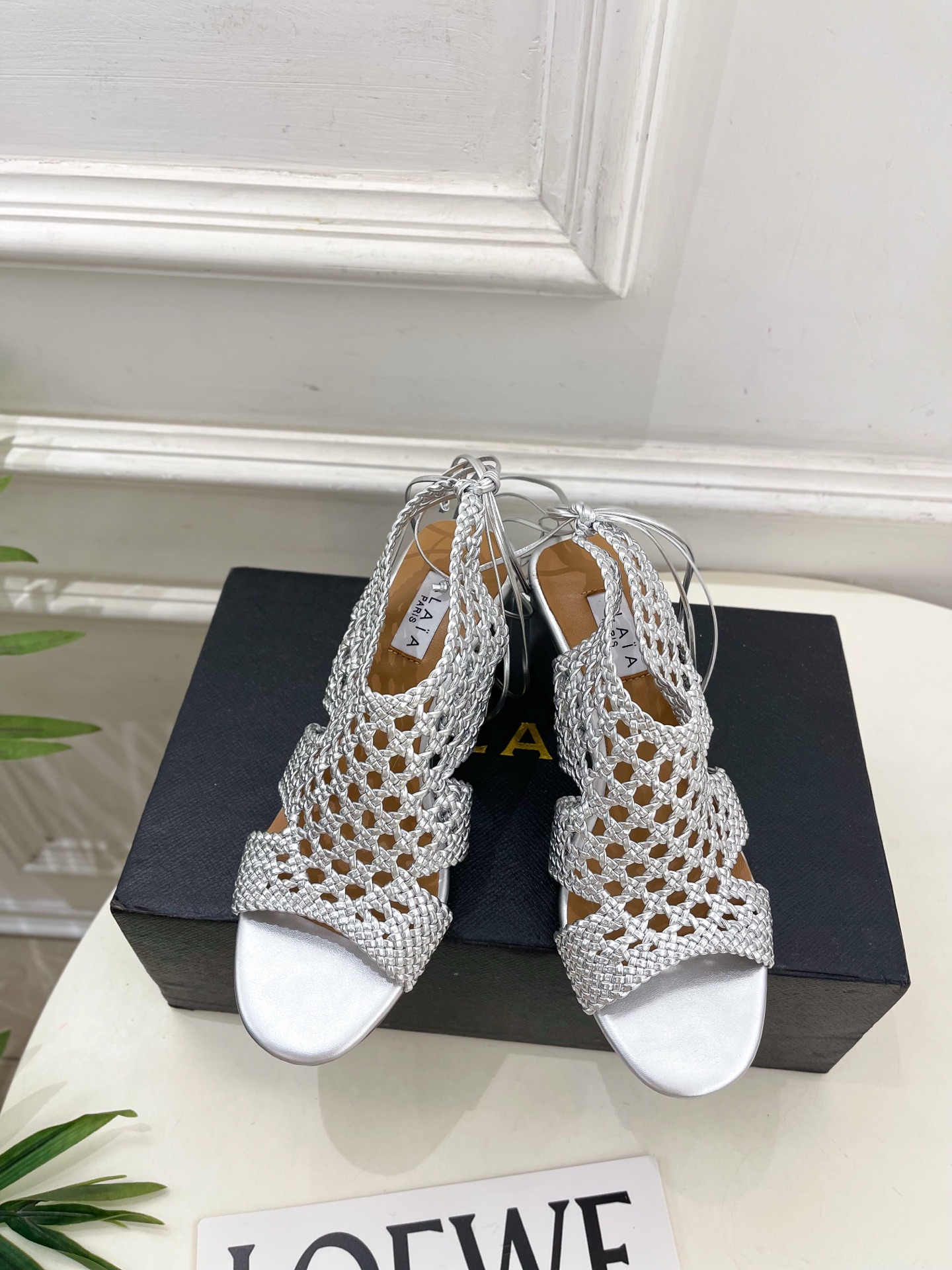ALAÏA 阿莱亚25SS春夏新品 阿莱亚镂空编织坡跟凉鞋—————————Alaïa作为这两年最受欢迎