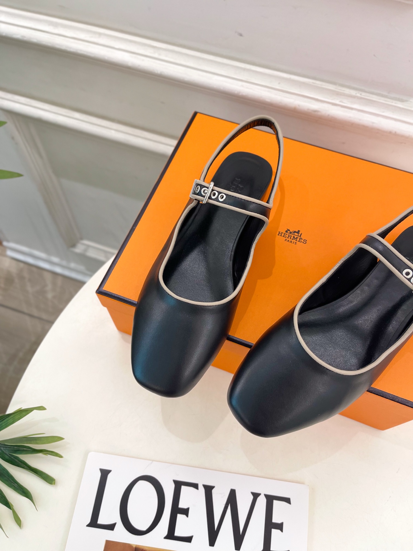 🐎𝐇𝐄𝐑𝐌𝐄* 爱玛仕 25𝐬𝐬 🌈2025春夏新品 专柜新款 Kleo露跟凉鞋 系列〰◽鞋面：原版特定