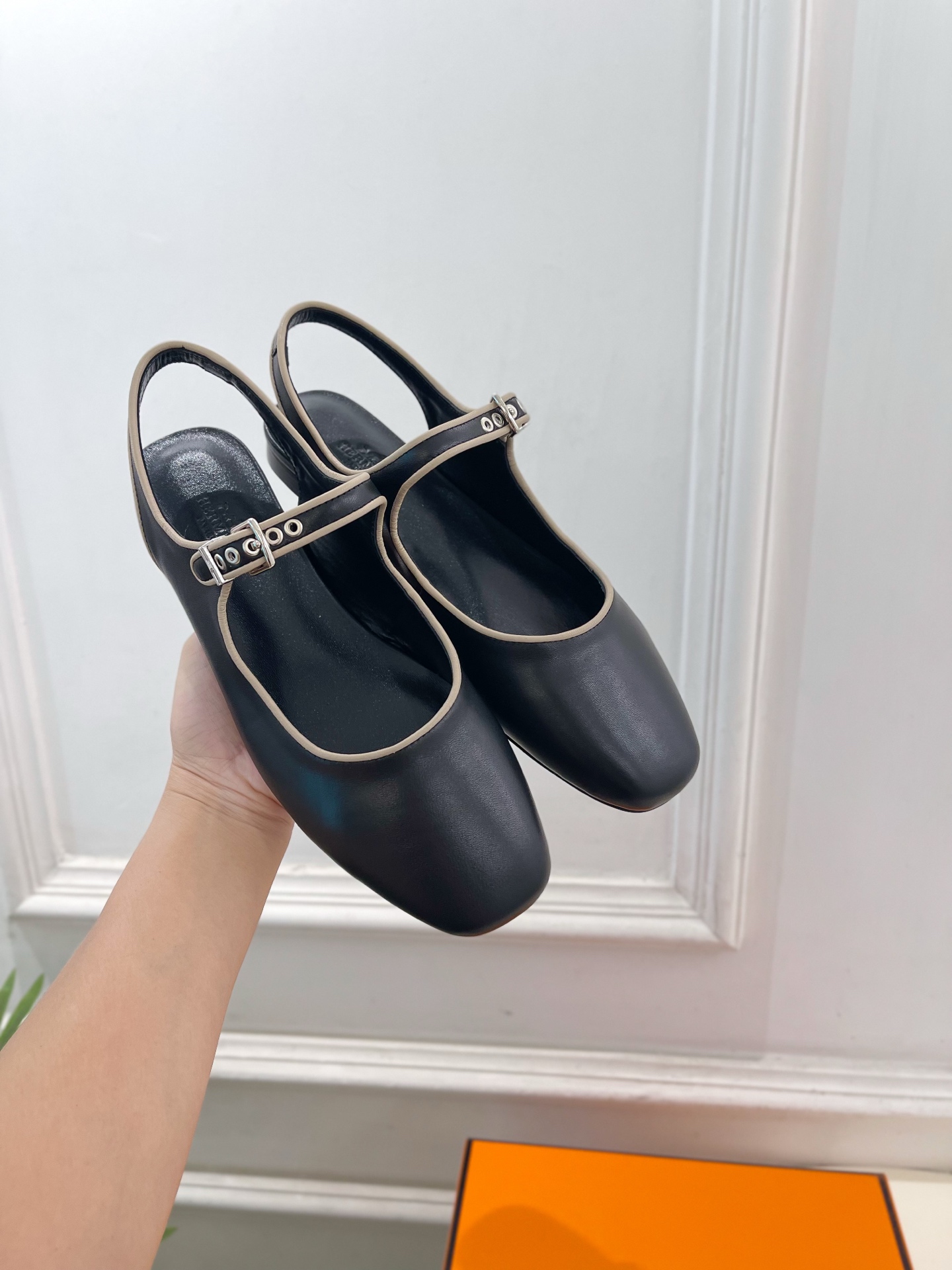 🐎𝐇𝐄𝐑𝐌𝐄* 爱玛仕 25𝐬𝐬 🌈2025春夏新品 专柜新款 Kleo露跟凉鞋 系列〰◽鞋面：原版特定