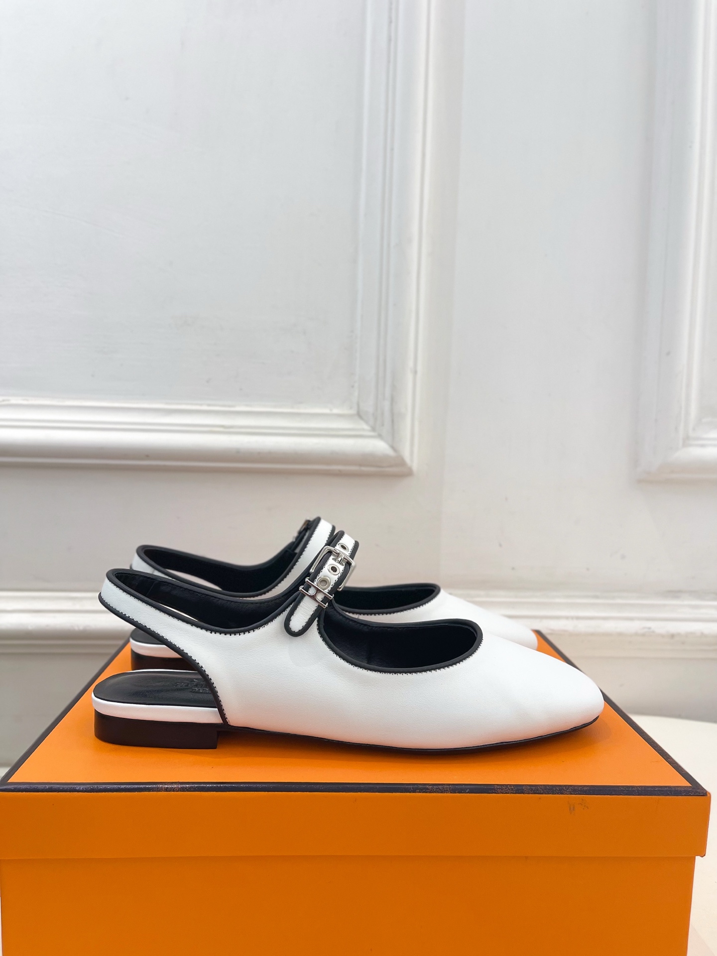 🐎𝐇𝐄𝐑𝐌𝐄* 爱玛仕 25𝐬𝐬 🌈2025春夏新品 专柜新款 Kleo露跟凉鞋 系列〰◽鞋面：原版特定