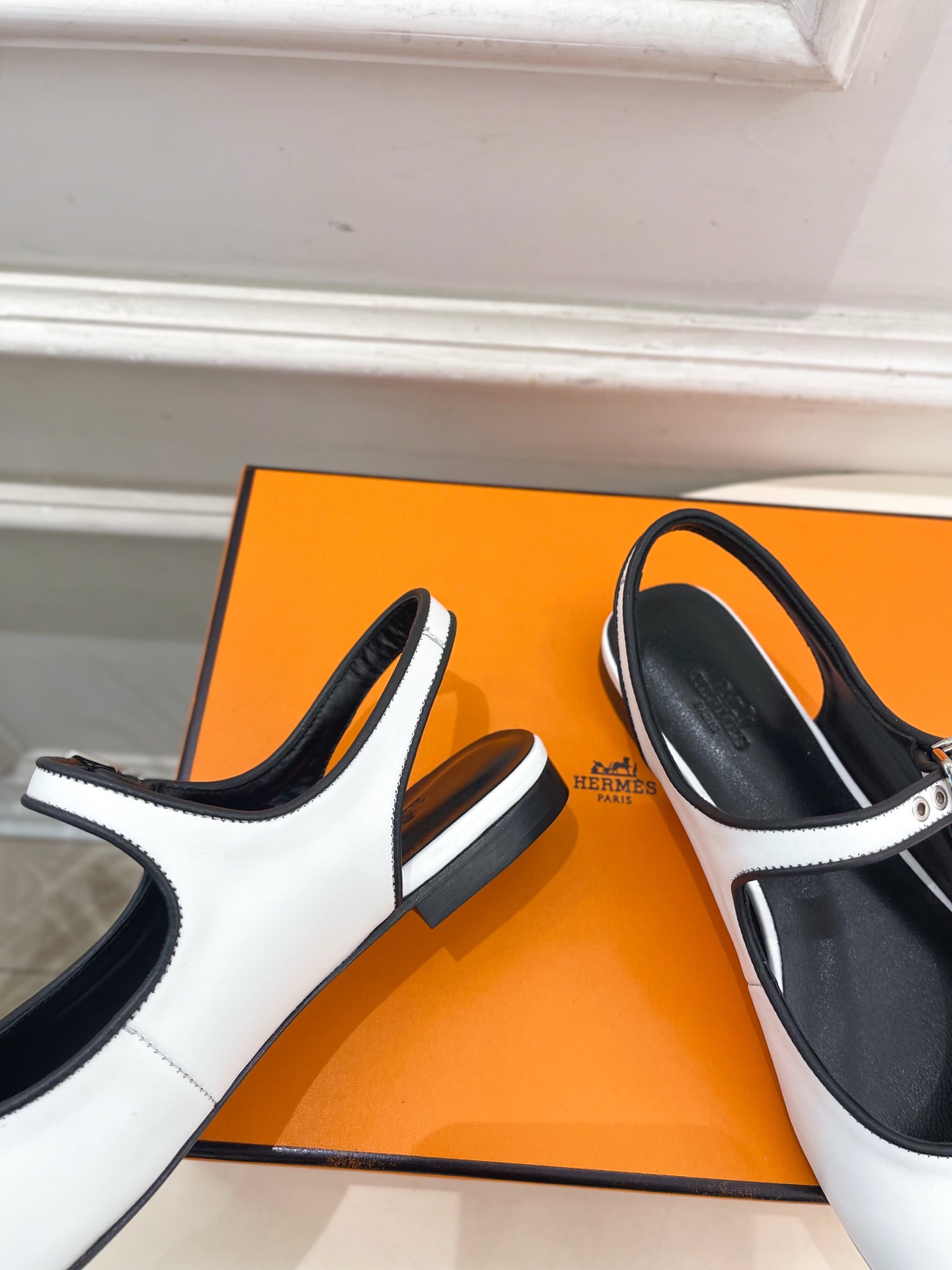🐎𝐇𝐄𝐑𝐌𝐄* 爱玛仕 25𝐬𝐬 🌈2025春夏新品 专柜新款 Kleo露跟凉鞋 系列〰◽鞋面：原版特定