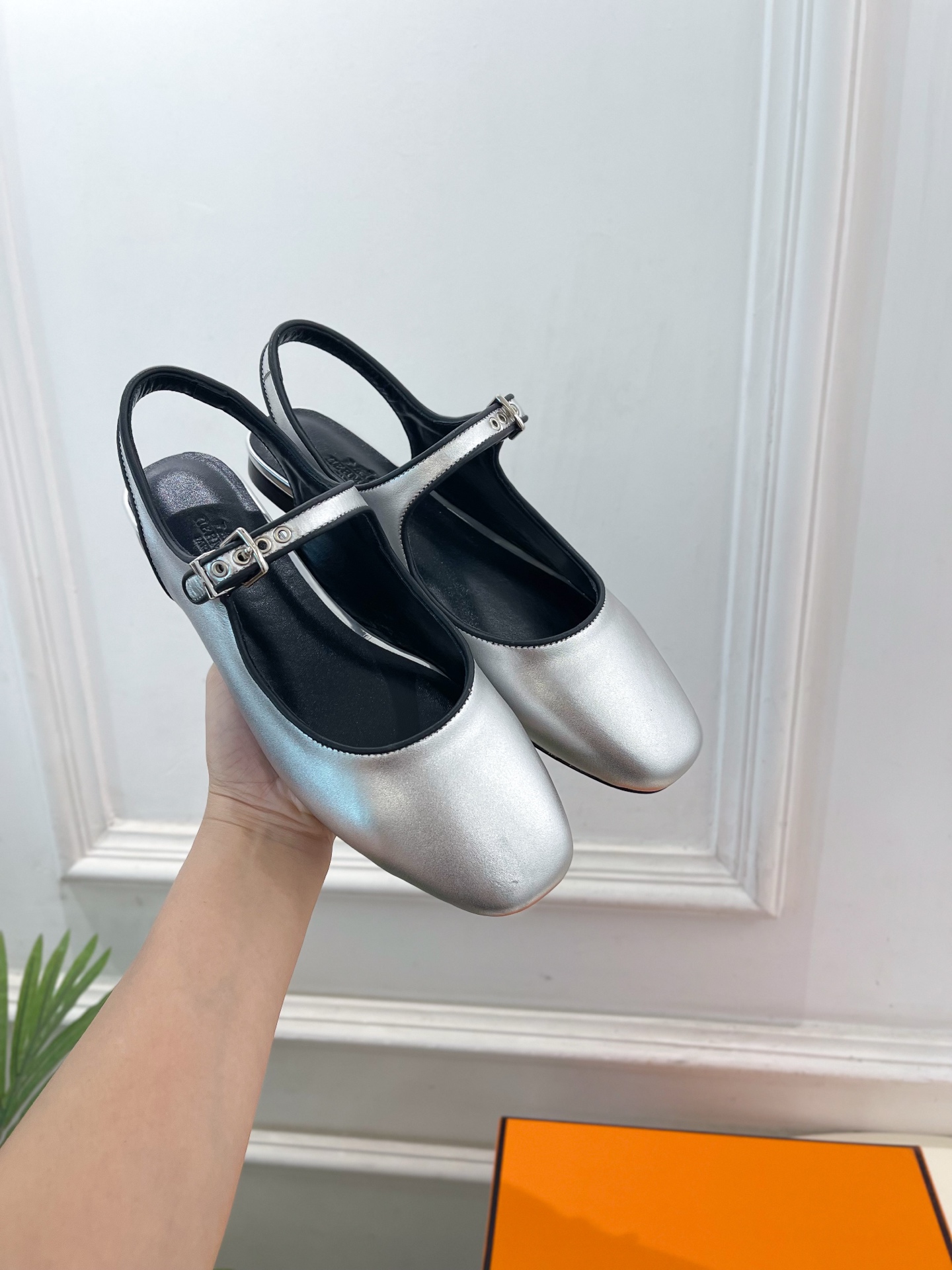 🐎𝐇𝐄𝐑𝐌𝐄* 爱玛仕 25𝐬𝐬 🌈2025春夏新品 专柜新款 Kleo露跟凉鞋 系列〰◽鞋面：原版特定