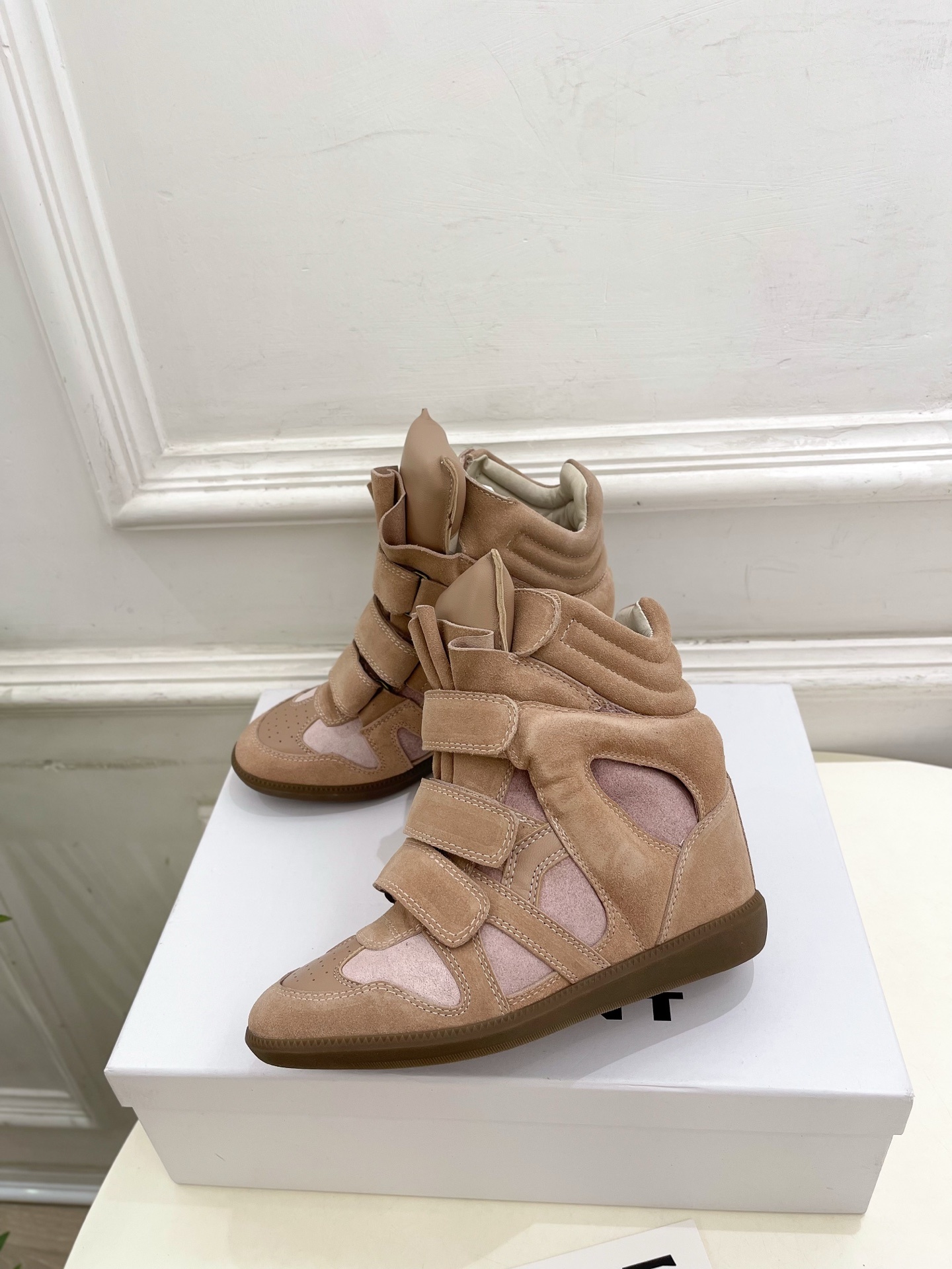 ISABEL MARANT | 伊莎贝尔 25𝐬𝐬2025秋冬新品 经典复古拼色内增高运动鞋——————